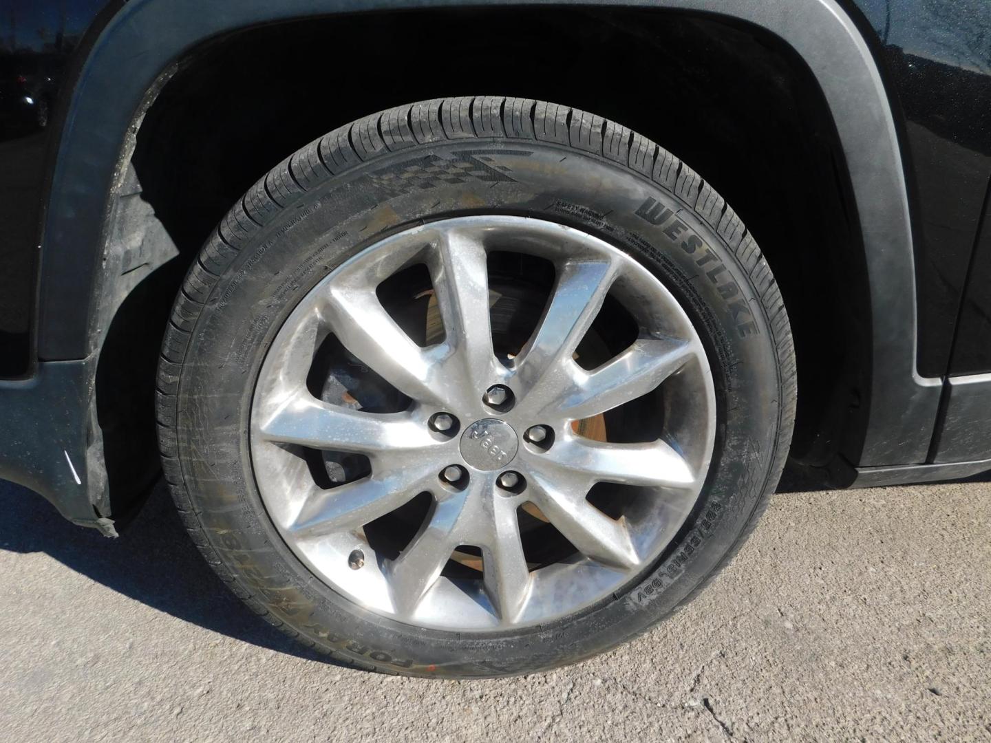 2016 BLACK Jeep Cherokee Limited FWD (1C4PJLDB2GW) with an 2.4L L4 DOHC 16V engine, 9A transmission, located at 2121 Burlington St, North Kansas City, MO, 64116, (816) 556-0707, 39.144707, -94.581978 - Photo#1