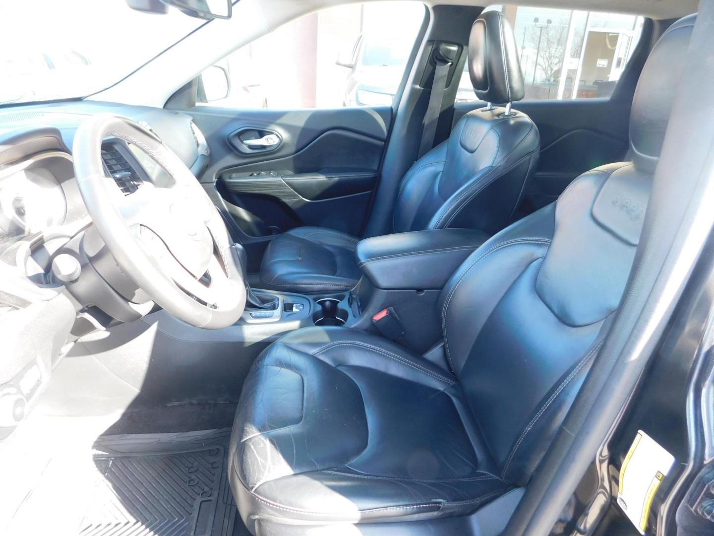 2016 BLACK Jeep Cherokee Limited FWD (1C4PJLDB2GW) with an 2.4L L4 DOHC 16V engine, 9A transmission, located at 2121 Burlington St, North Kansas City, MO, 64116, (816) 556-0707, 39.144707, -94.581978 - Photo#2