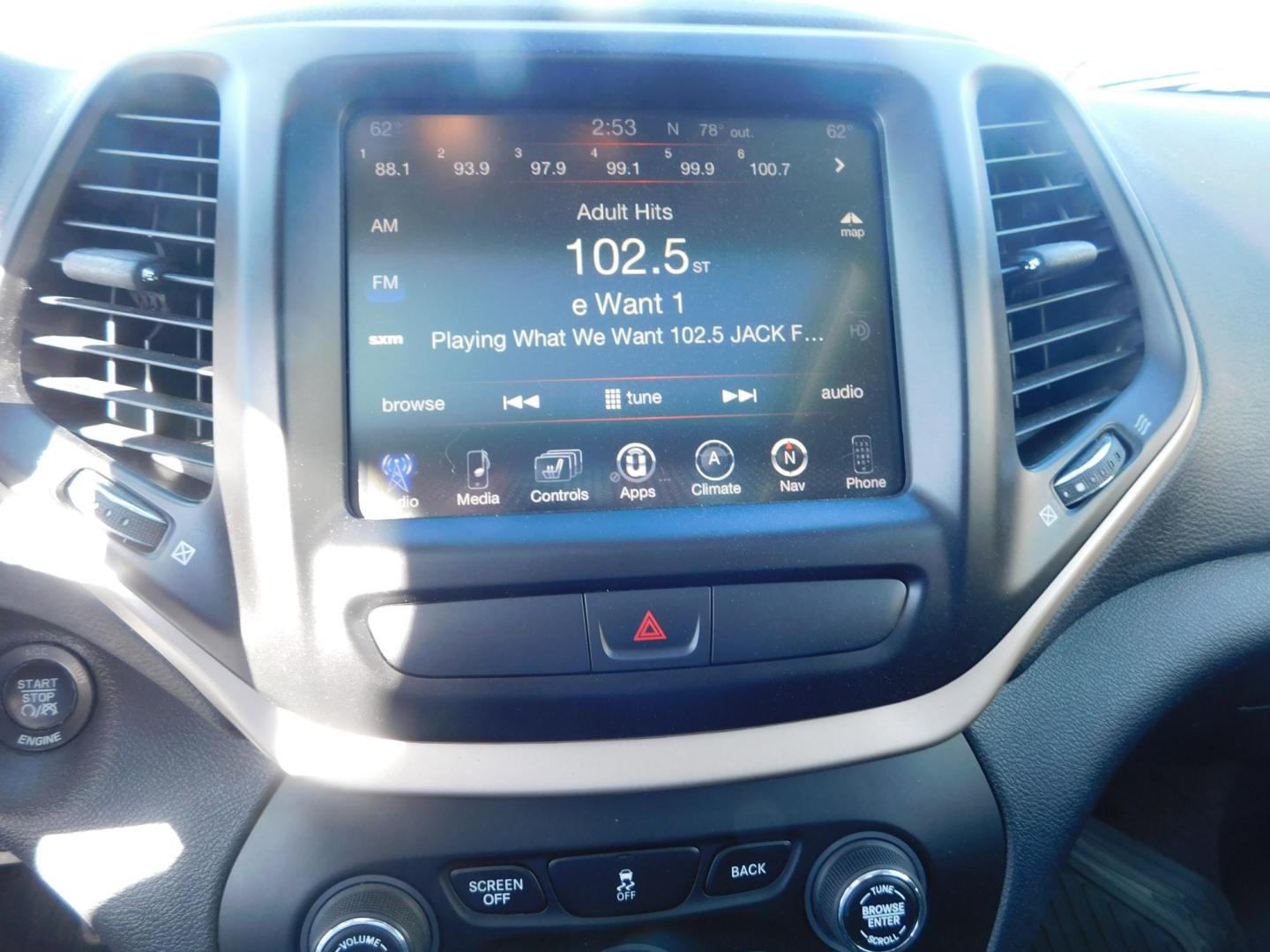 2016 BLACK Jeep Cherokee Limited FWD (1C4PJLDB2GW) with an 2.4L L4 DOHC 16V engine, 9A transmission, located at 2121 Burlington St, North Kansas City, MO, 64116, (816) 556-0707, 39.144707, -94.581978 - Photo#4