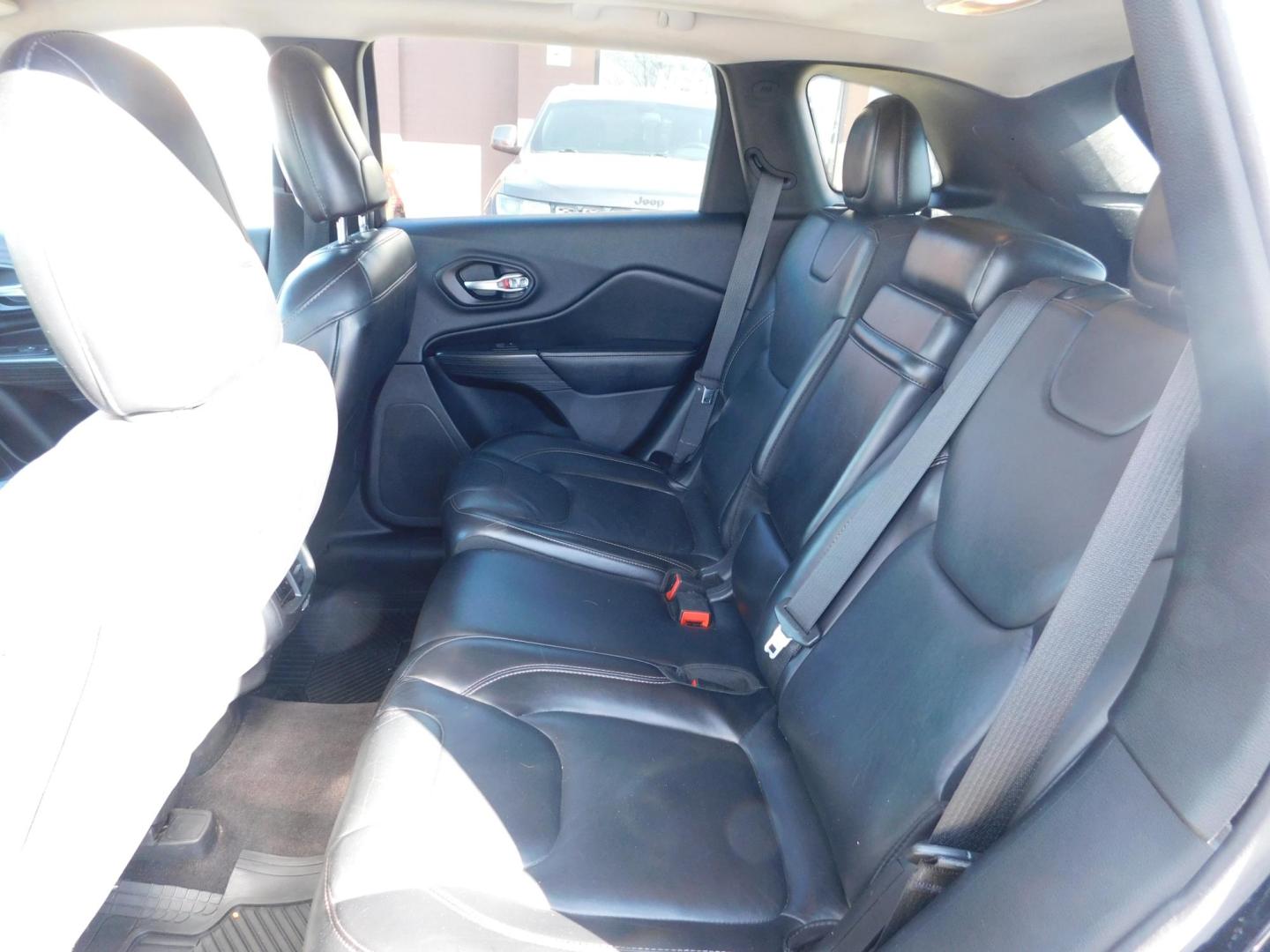 2016 BLACK Jeep Cherokee Limited FWD (1C4PJLDB2GW) with an 2.4L L4 DOHC 16V engine, 9A transmission, located at 2121 Burlington St, North Kansas City, MO, 64116, (816) 556-0707, 39.144707, -94.581978 - Photo#8