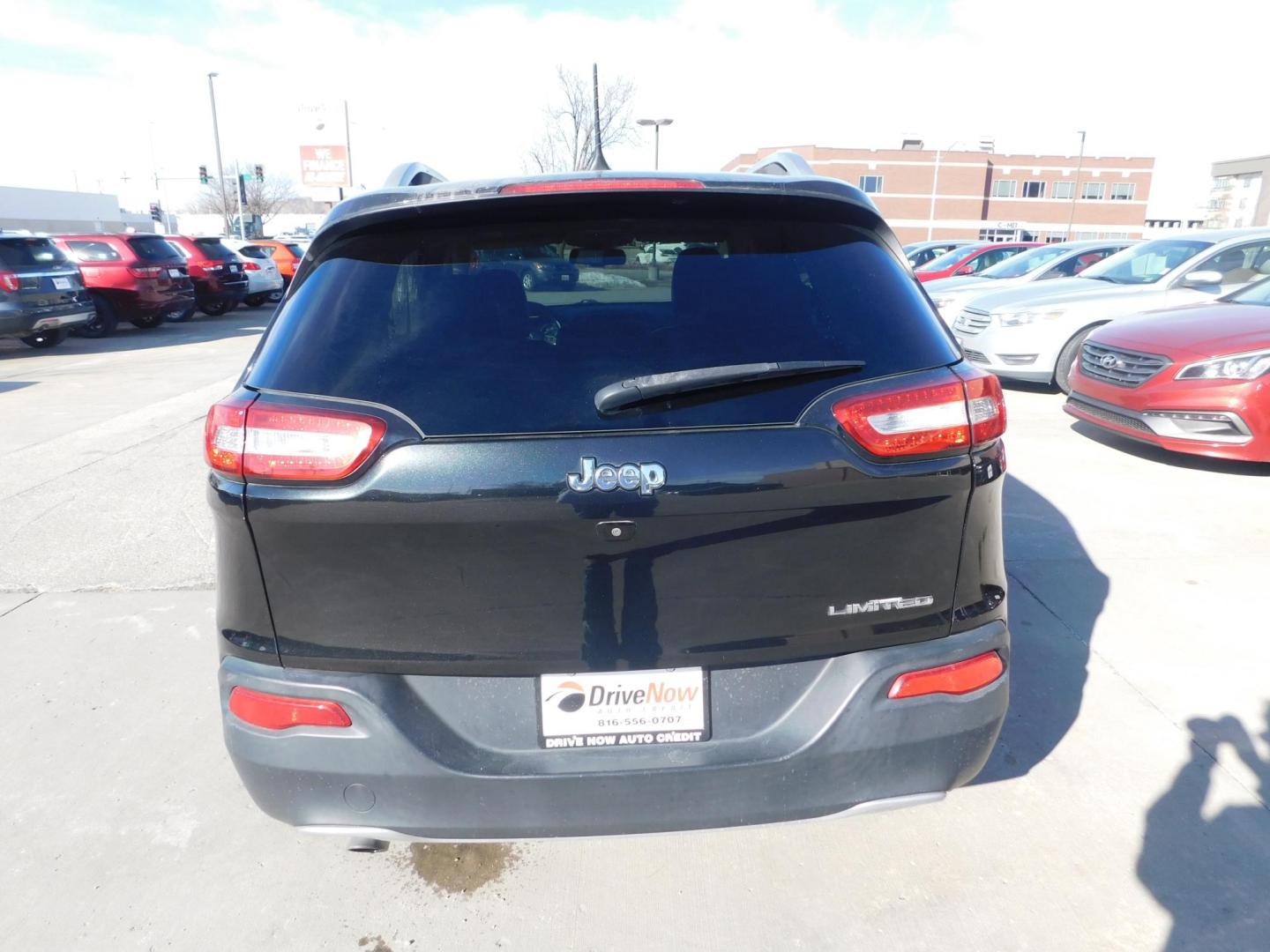 2016 BLACK Jeep Cherokee Limited FWD (1C4PJLDB2GW) with an 2.4L L4 DOHC 16V engine, 9A transmission, located at 2121 Burlington St, North Kansas City, MO, 64116, (816) 556-0707, 39.144707, -94.581978 - Photo#10