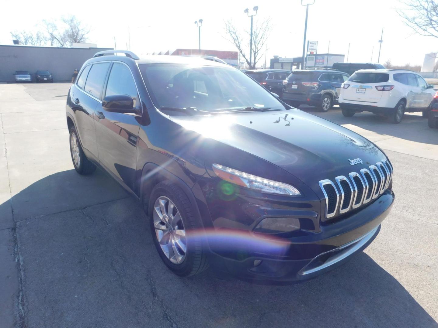 2016 BLACK Jeep Cherokee Limited FWD (1C4PJLDB2GW) with an 2.4L L4 DOHC 16V engine, 9A transmission, located at 2121 Burlington St, North Kansas City, MO, 64116, (816) 556-0707, 39.144707, -94.581978 - Photo#11