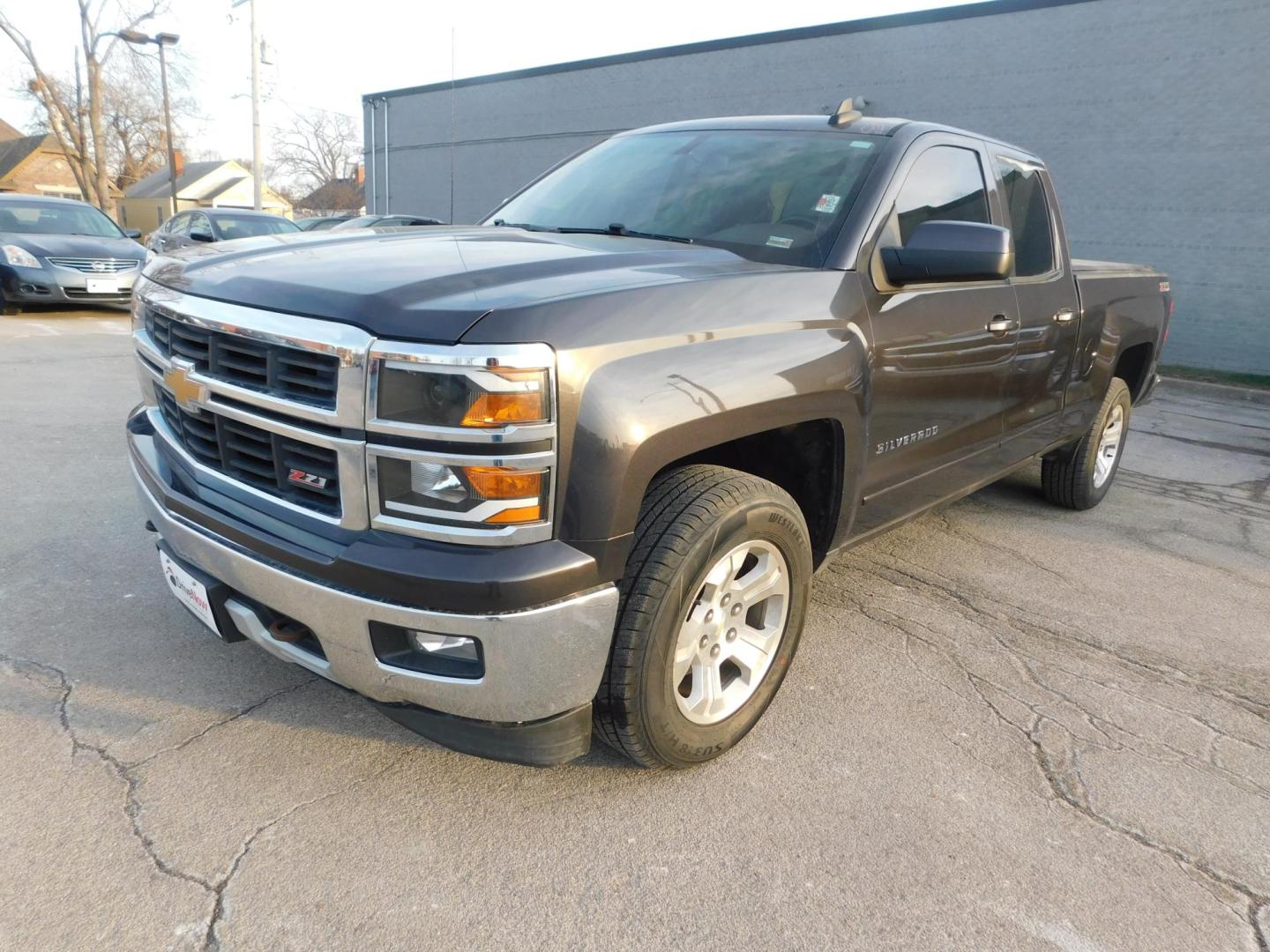 2015 GRAY Chevrolet Silverado 1500 LT Double Cab 4WD (1GCVKREC6FZ) with an 5.3L V8 OHV 16V engine, 6-Speed Automatic transmission, located at 2121 Burlington St, North Kansas City, MO, 64116, (816) 556-0707, 39.144707, -94.581978 - Photo#0