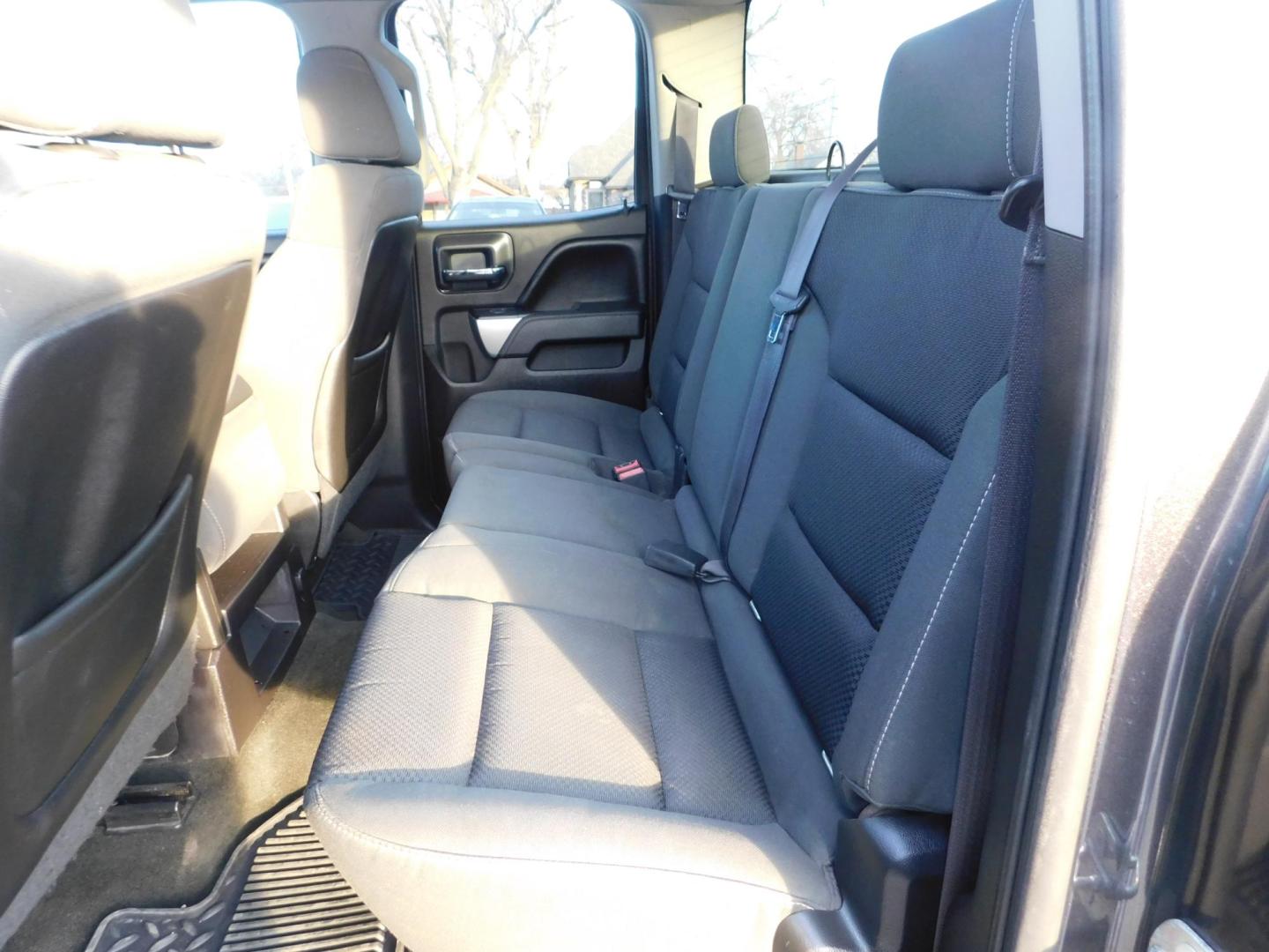 2015 GRAY Chevrolet Silverado 1500 LT Double Cab 4WD (1GCVKREC6FZ) with an 5.3L V8 OHV 16V engine, 6-Speed Automatic transmission, located at 2121 Burlington St, North Kansas City, MO, 64116, (816) 556-0707, 39.144707, -94.581978 - Photo#6