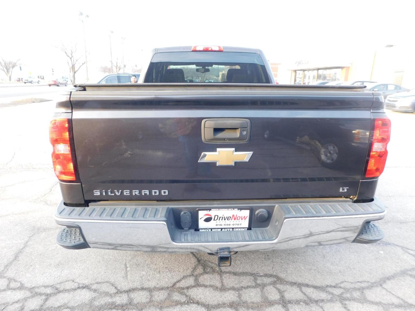 2015 GRAY Chevrolet Silverado 1500 LT Double Cab 4WD (1GCVKREC6FZ) with an 5.3L V8 OHV 16V engine, 6-Speed Automatic transmission, located at 2121 Burlington St, North Kansas City, MO, 64116, (816) 556-0707, 39.144707, -94.581978 - Photo#7