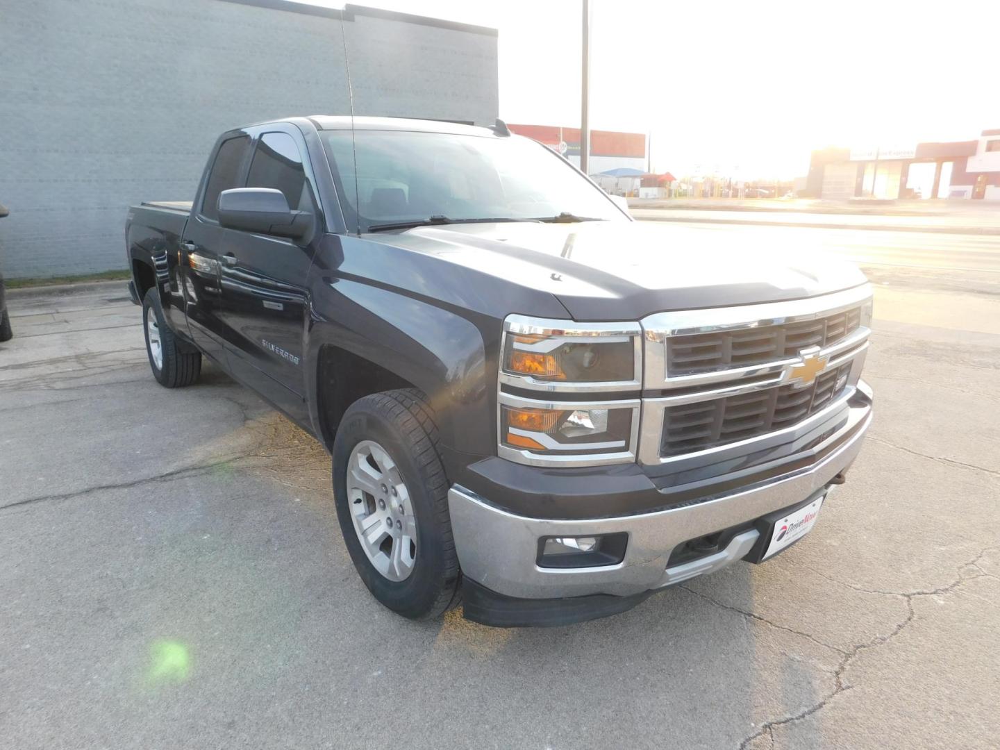 2015 GRAY Chevrolet Silverado 1500 LT Double Cab 4WD (1GCVKREC6FZ) with an 5.3L V8 OHV 16V engine, 6-Speed Automatic transmission, located at 2121 Burlington St, North Kansas City, MO, 64116, (816) 556-0707, 39.144707, -94.581978 - Photo#8