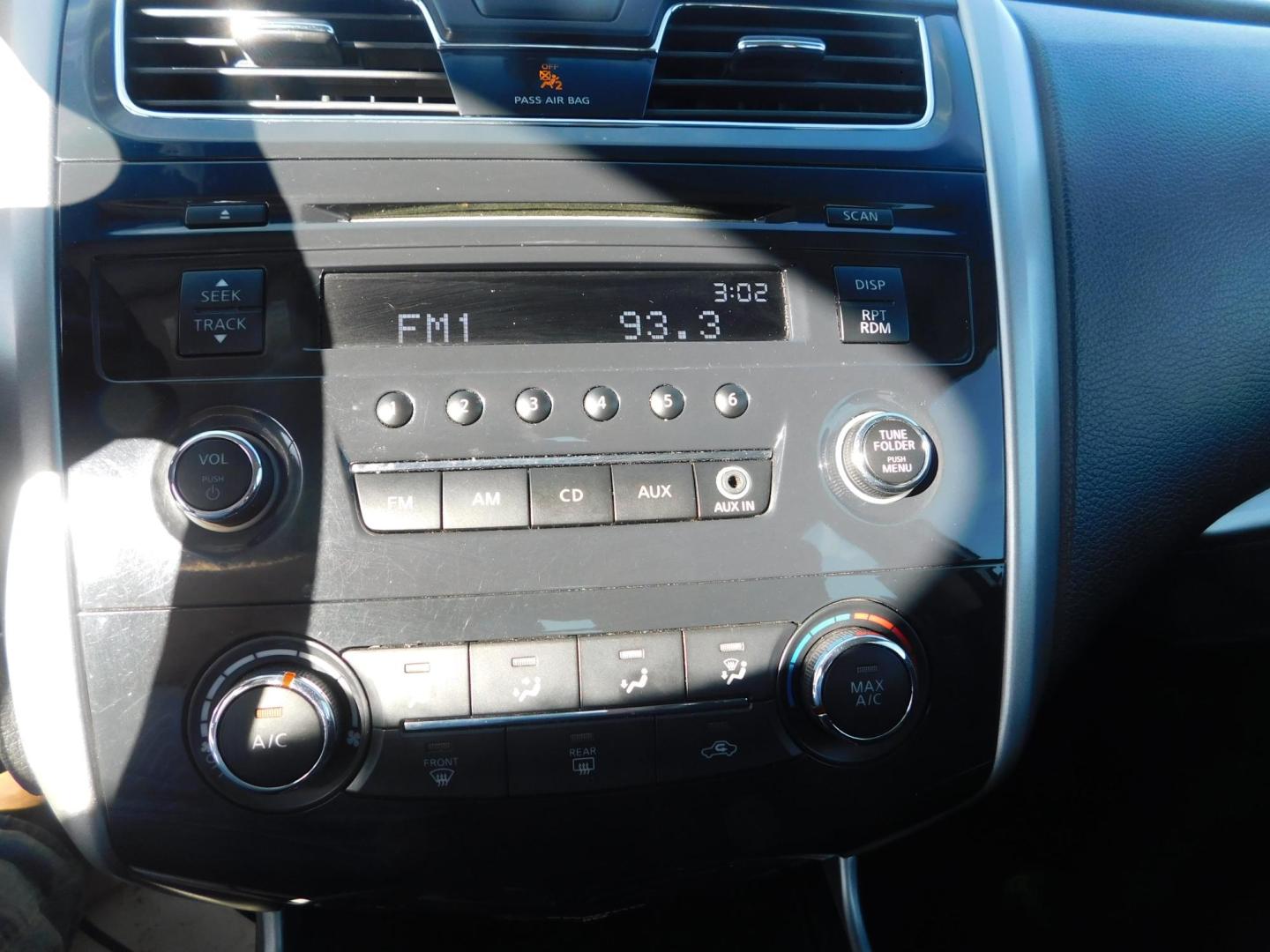 2014 WHITE Nissan Altima 2.5 SL (1N4AL3AP8EN) with an 2.5L L4 DOHC 16V engine, Continuously Variable Transmission transmission, located at 2121 Burlington St, North Kansas City, MO, 64116, (816) 556-0707, 39.144707, -94.581978 - Photo#3