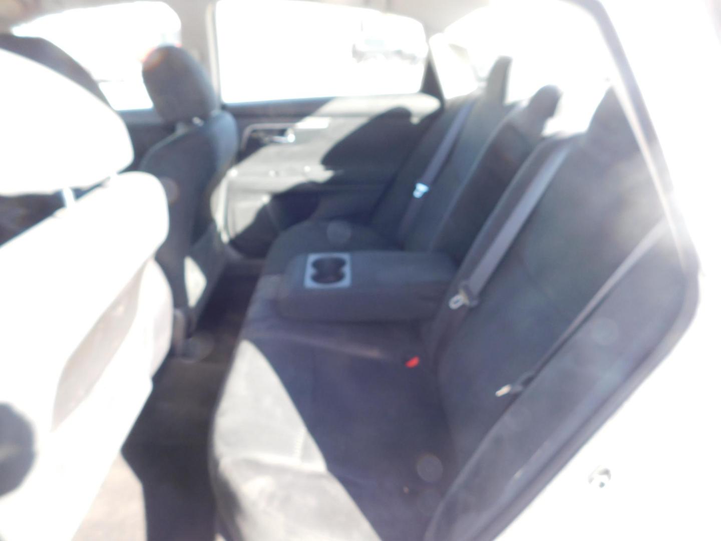 2014 WHITE Nissan Altima 2.5 SL (1N4AL3AP8EN) with an 2.5L L4 DOHC 16V engine, Continuously Variable Transmission transmission, located at 2121 Burlington St, North Kansas City, MO, 64116, (816) 556-0707, 39.144707, -94.581978 - Photo#5