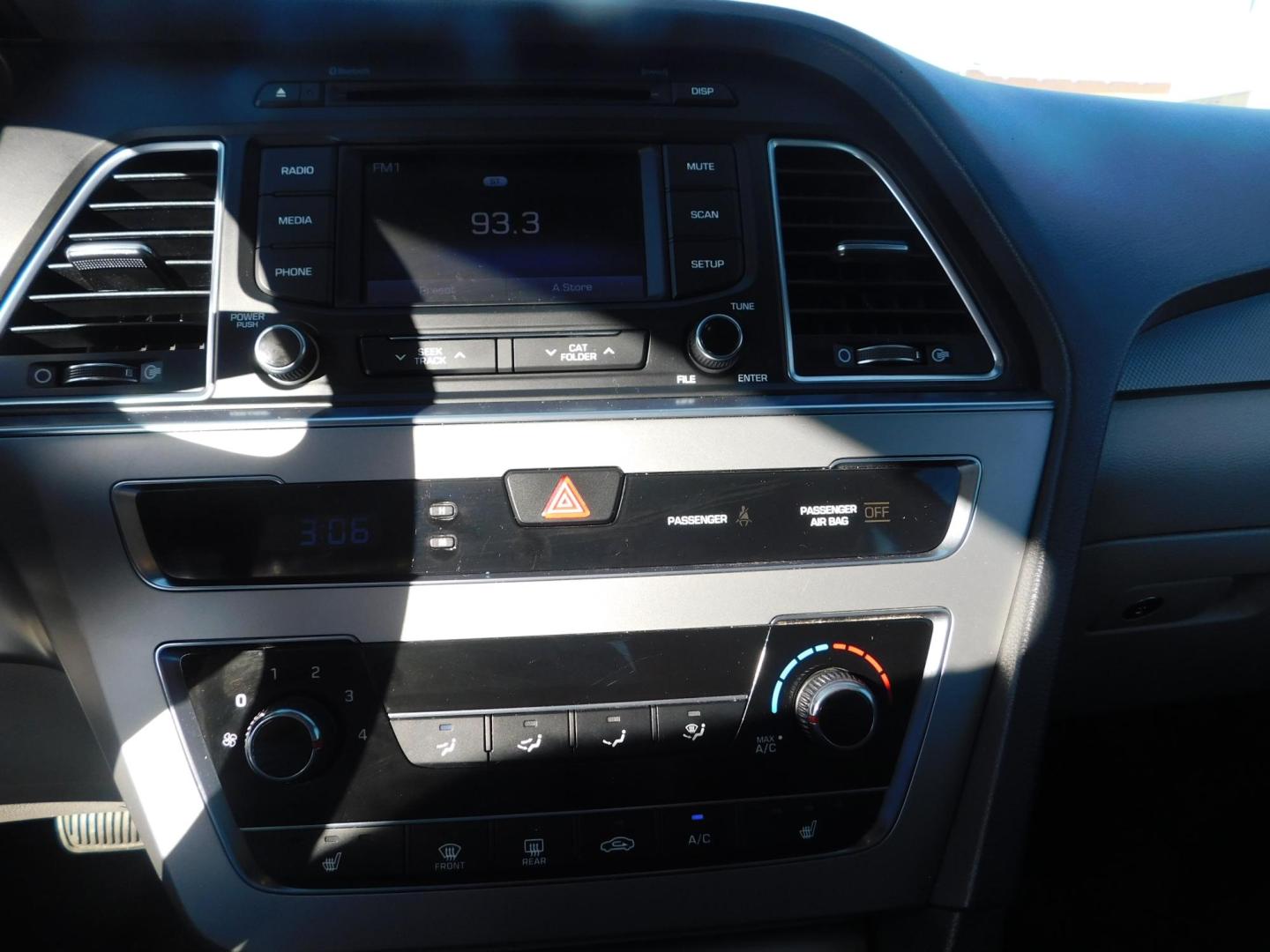 2015 RED Hyundai Sonata Sport (5NPE34AF1FH) with an 2.4L L4 DOHC 16V engine, 6-Speed Automatic transmission, located at 2121 Burlington St, North Kansas City, MO, 64116, (816) 556-0707, 39.144707, -94.581978 - Photo#3