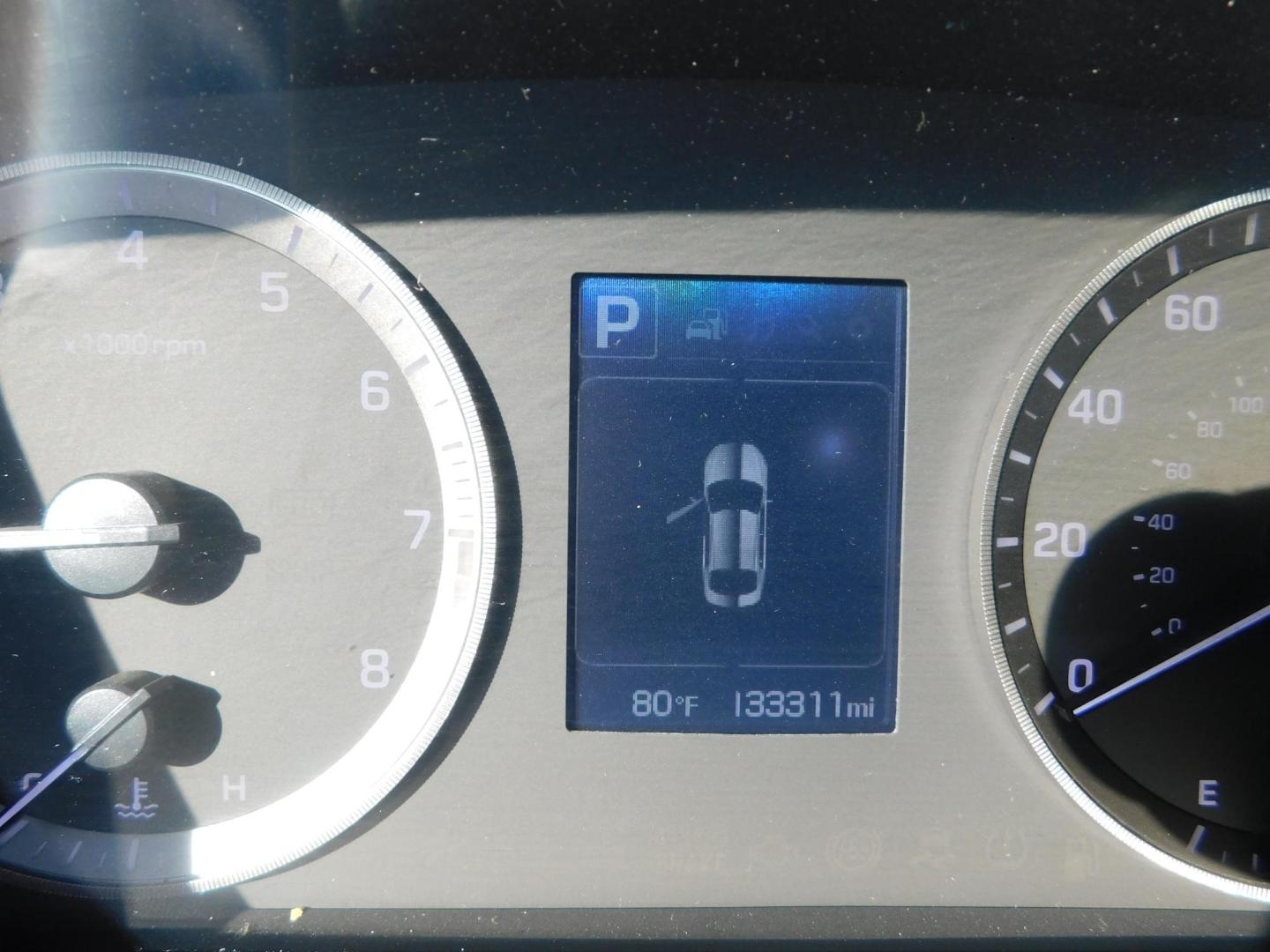 2015 RED Hyundai Sonata Sport (5NPE34AF1FH) with an 2.4L L4 DOHC 16V engine, 6-Speed Automatic transmission, located at 2121 Burlington St, North Kansas City, MO, 64116, (816) 556-0707, 39.144707, -94.581978 - Photo#5