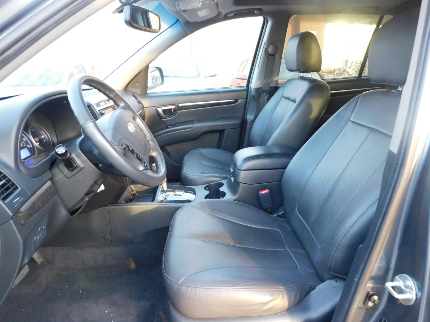 2009 BLUE Hyundai Santa Fe Limited (5NMSH13E19H) with an 3.3L V6 DOHC 24V engine, 5-Speed Automatic transmission, located at 2121 Burlington St, North Kansas City, MO, 64116, (816) 556-0707, 39.144707, -94.581978 - Photo#2