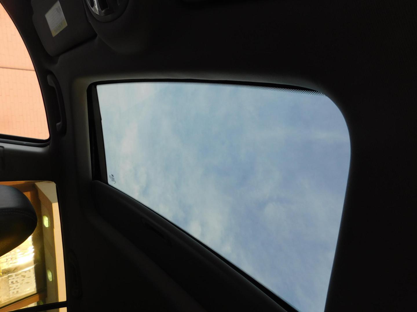 2009 BLUE Hyundai Santa Fe Limited (5NMSH13E19H) with an 3.3L V6 DOHC 24V engine, 5-Speed Automatic transmission, located at 2121 Burlington St, North Kansas City, MO, 64116, (816) 556-0707, 39.144707, -94.581978 - Photo#3