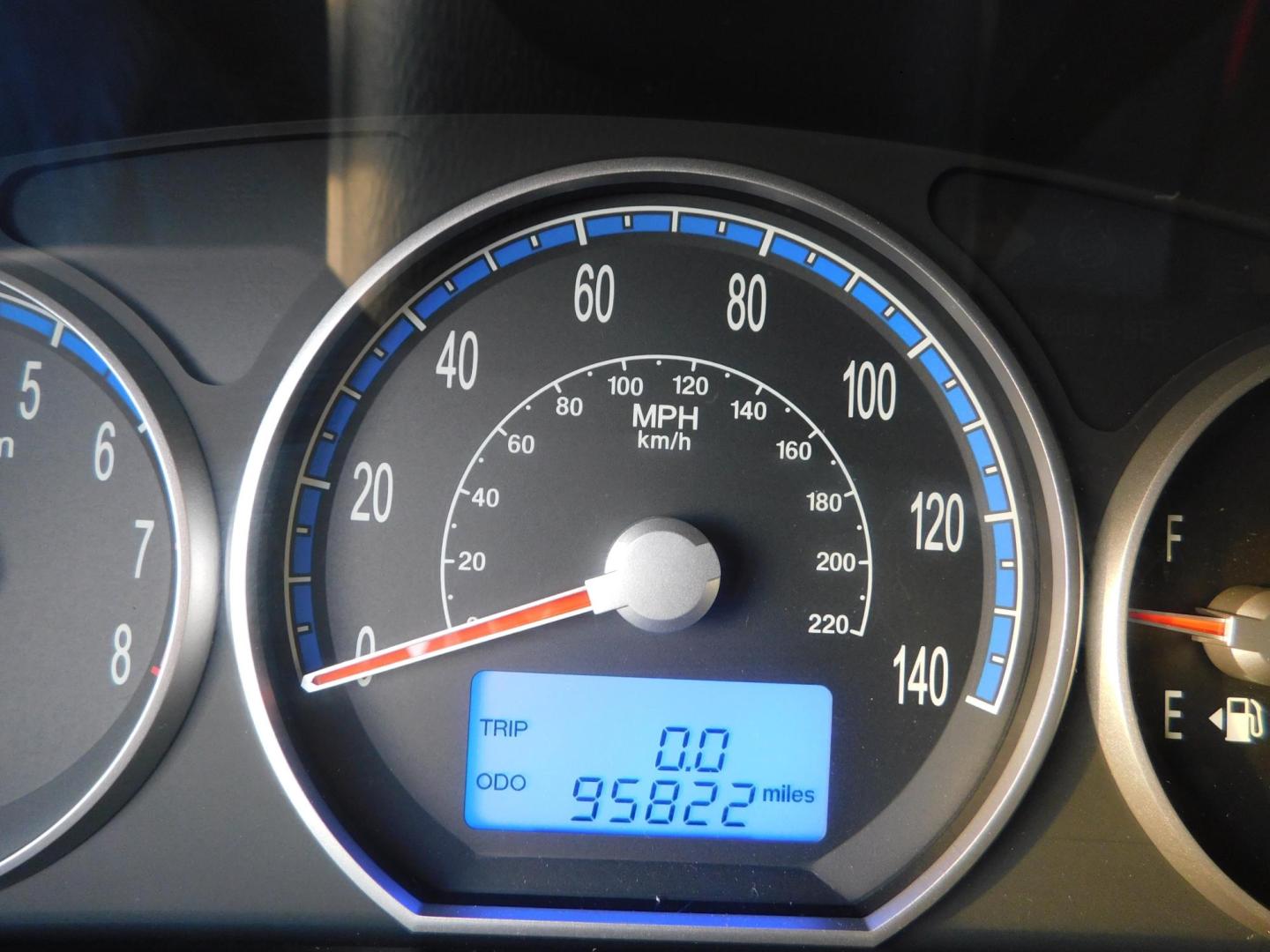 2009 BLUE Hyundai Santa Fe Limited (5NMSH13E19H) with an 3.3L V6 DOHC 24V engine, 5-Speed Automatic transmission, located at 2121 Burlington St, North Kansas City, MO, 64116, (816) 556-0707, 39.144707, -94.581978 - Photo#6