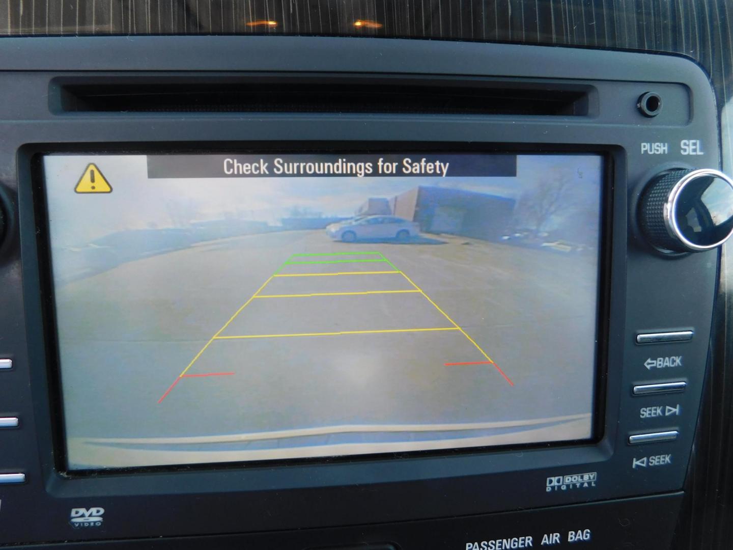 2015 WHITE Chevrolet Traverse 2LT FWD (1GNKRHKD9FJ) with an 3.6L V6 DOHC 24V engine, 6-Speed Automatic transmission, located at 2121 Burlington St, North Kansas City, MO, 64116, (816) 556-0707, 39.144707, -94.581978 - Photo#4