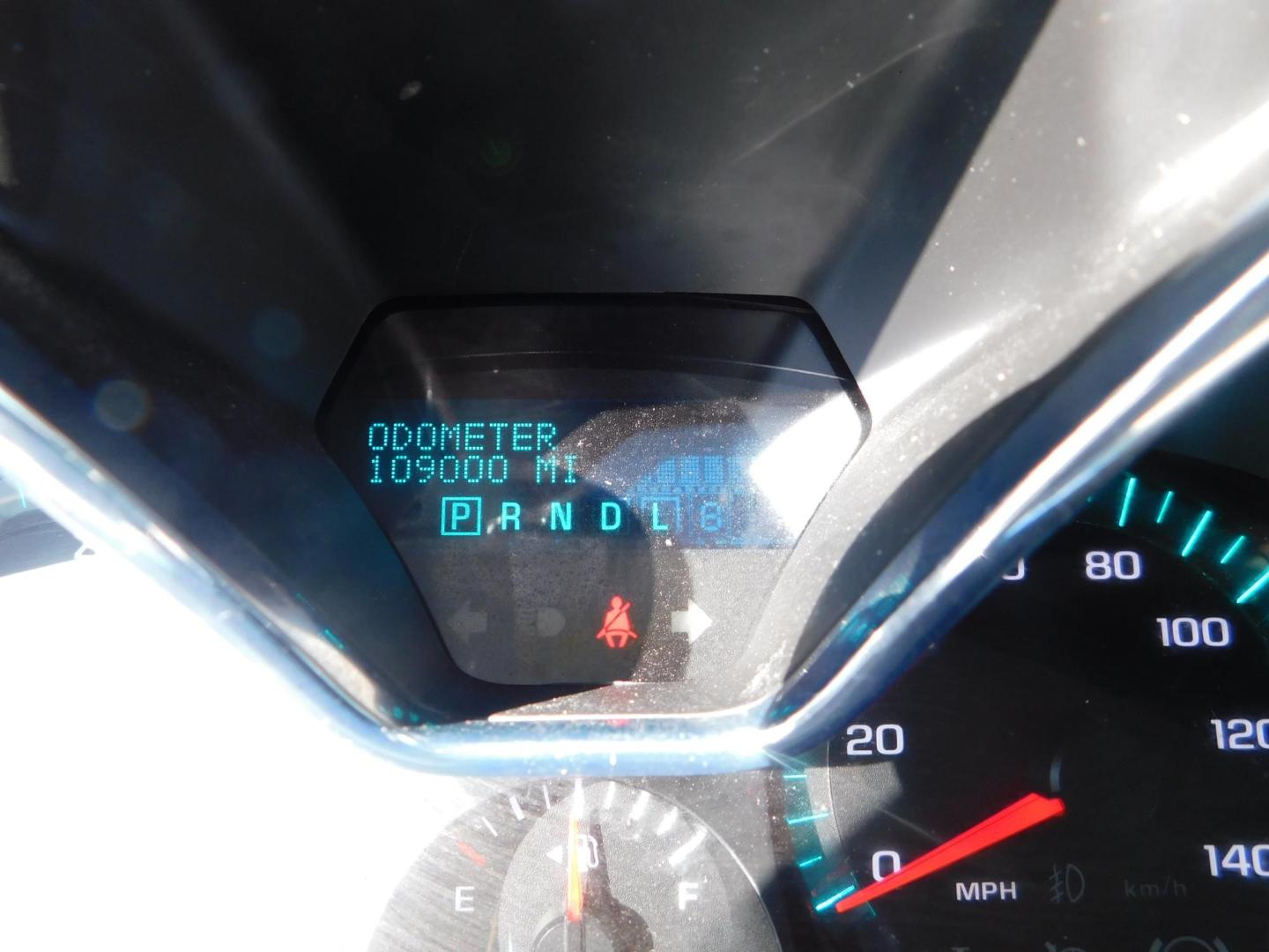 2015 WHITE Chevrolet Traverse 2LT FWD (1GNKRHKD9FJ) with an 3.6L V6 DOHC 24V engine, 6-Speed Automatic transmission, located at 2121 Burlington St, North Kansas City, MO, 64116, (816) 556-0707, 39.144707, -94.581978 - Photo#5