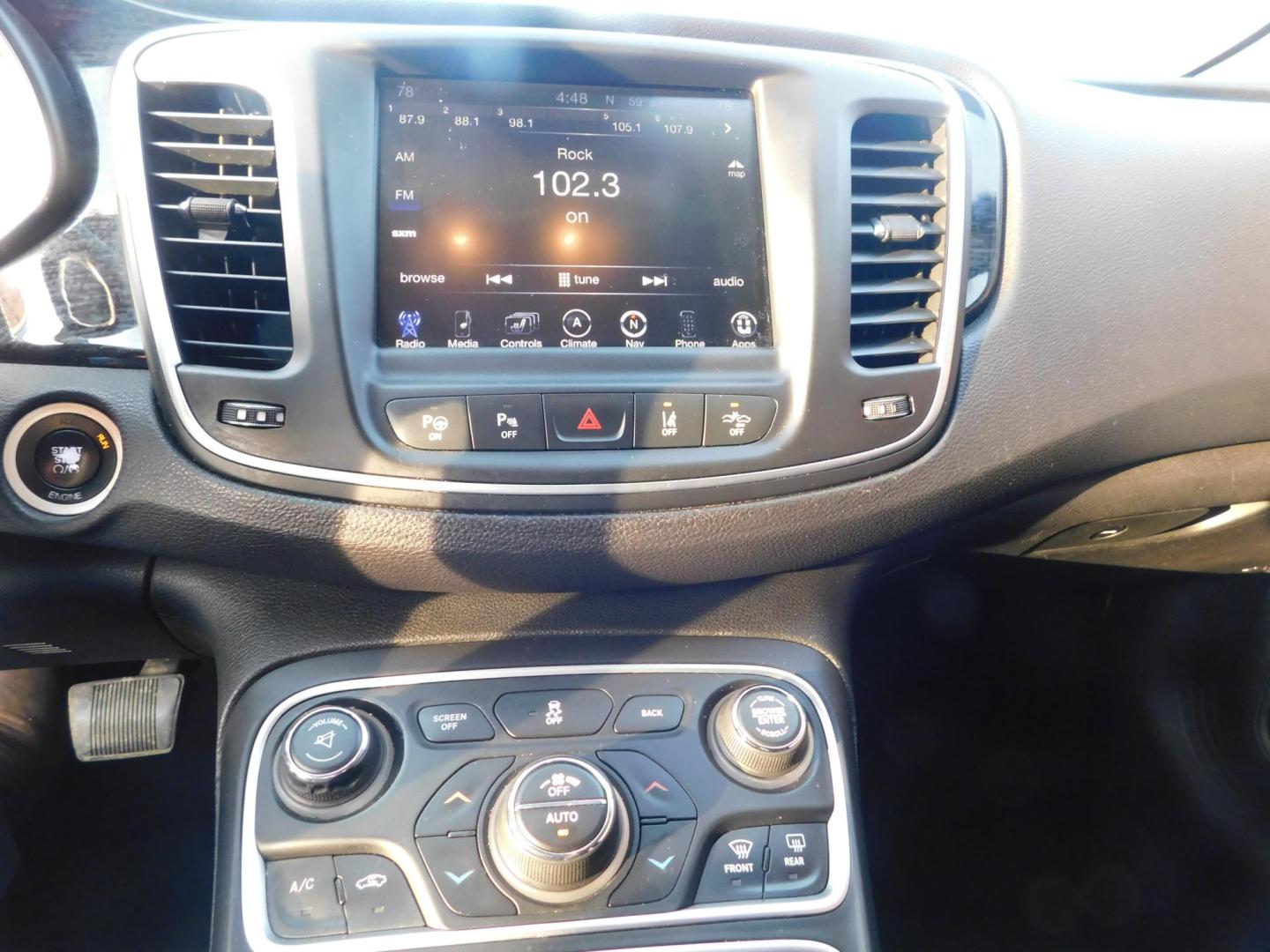 2015 GRAY Chrysler 200 C (1C3CCCCG6FN) with an 3.6L V6 DOHC 24V FFV engine, 9-Speed Automatic transmission, located at 2121 Burlington St, North Kansas City, MO, 64116, (816) 556-0707, 39.144707, -94.581978 - Photo#3