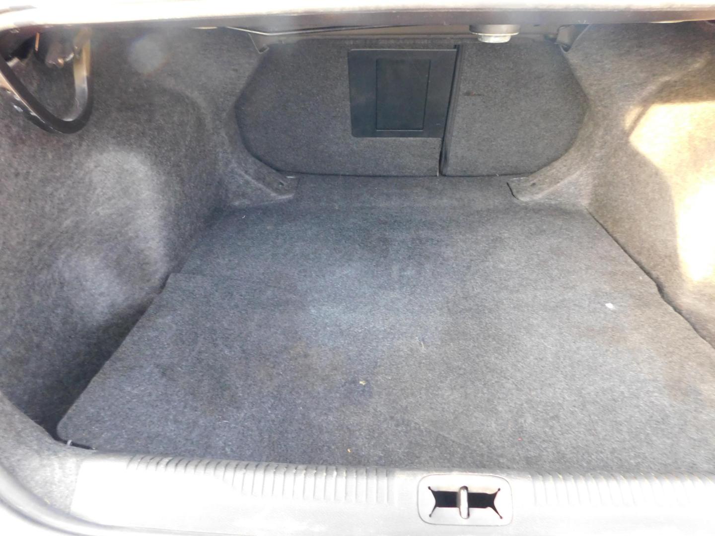 2015 GRAY Chrysler 200 C (1C3CCCCG6FN) with an 3.6L V6 DOHC 24V FFV engine, 9-Speed Automatic transmission, located at 2121 Burlington St, North Kansas City, MO, 64116, (816) 556-0707, 39.144707, -94.581978 - Photo#8