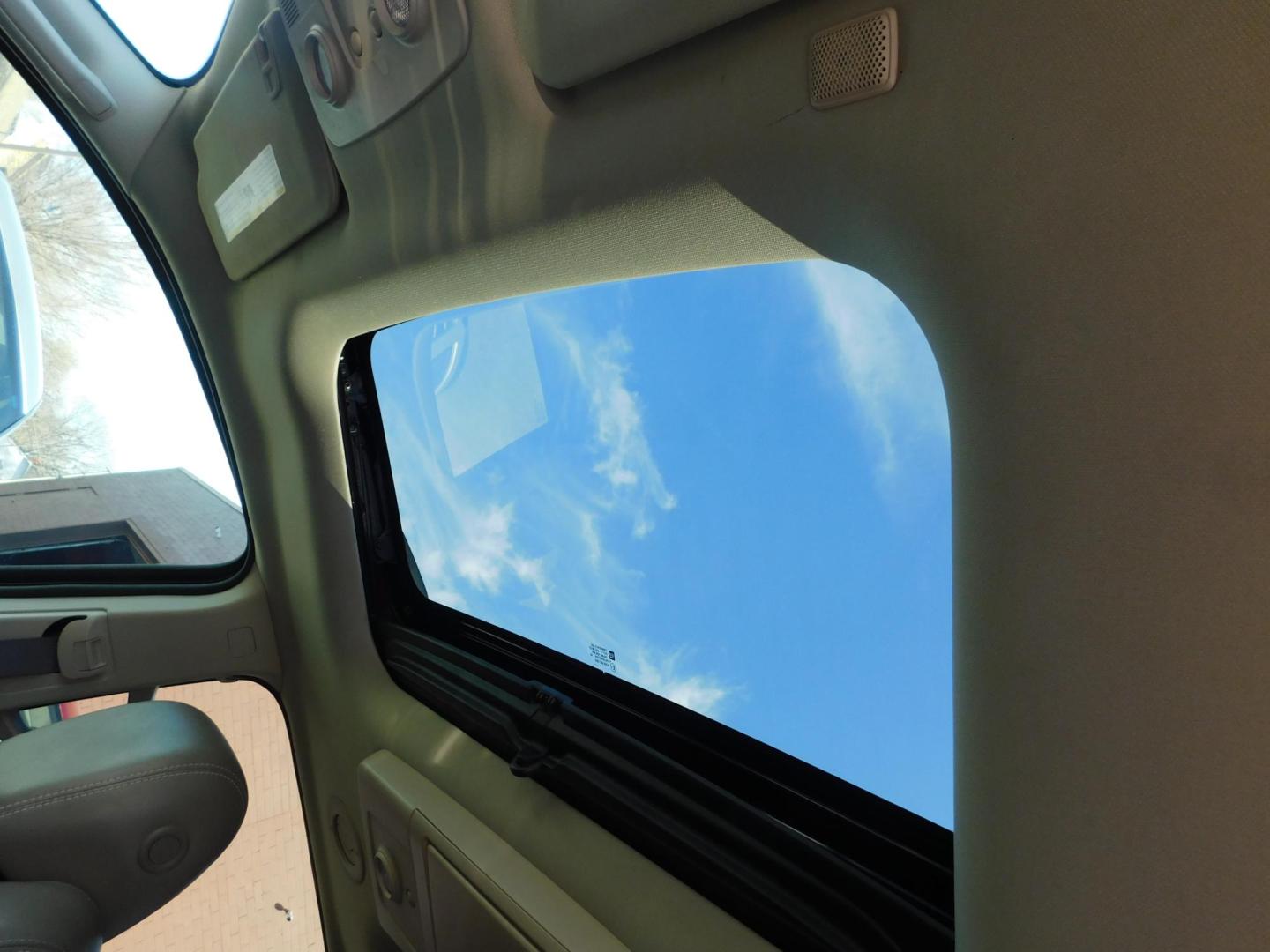 2015 RED GMC Acadia Denali FWD (1GKKRTKD1FJ) with an 3.6L V6 DOHC 24V engine, 6-Speed Automatic transmission, located at 2121 Burlington St, North Kansas City, MO, 64116, (816) 556-0707, 39.144707, -94.581978 - Photo#7