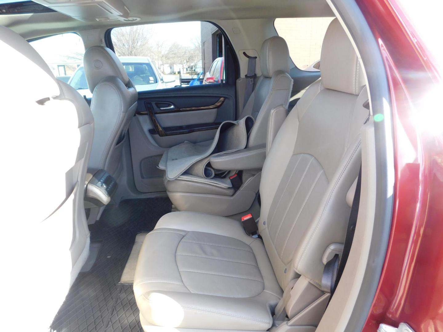 2015 RED GMC Acadia Denali FWD (1GKKRTKD1FJ) with an 3.6L V6 DOHC 24V engine, 6-Speed Automatic transmission, located at 2121 Burlington St, North Kansas City, MO, 64116, (816) 556-0707, 39.144707, -94.581978 - Photo#8