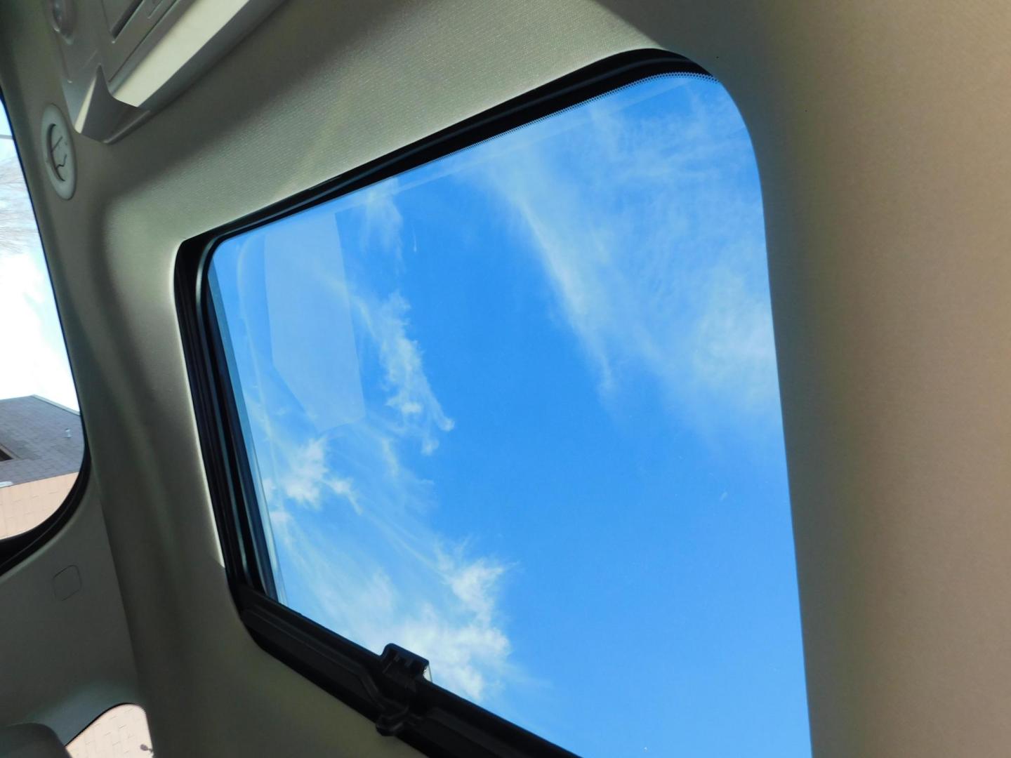 2015 RED GMC Acadia Denali FWD (1GKKRTKD1FJ) with an 3.6L V6 DOHC 24V engine, 6-Speed Automatic transmission, located at 2121 Burlington St, North Kansas City, MO, 64116, (816) 556-0707, 39.144707, -94.581978 - Photo#9