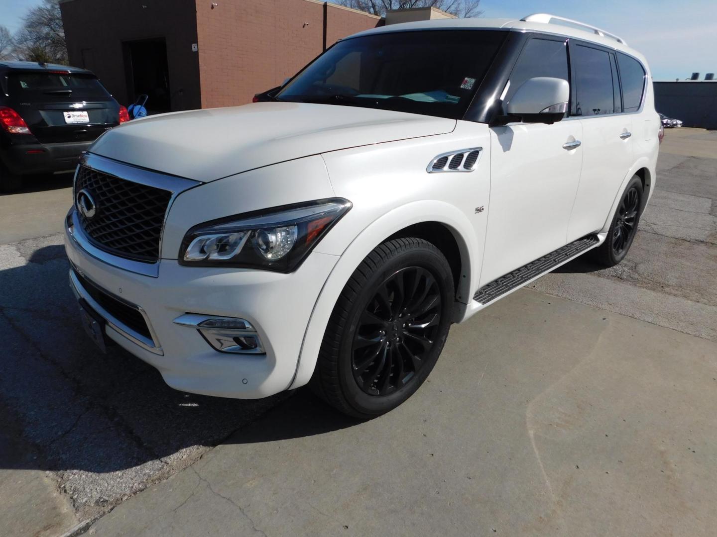 2015 WHITE Infiniti QX80 4WD (JN8AZ2NE3F9) with an 5.6L V8 DOHC 32V engine, 7-Speed Automatic transmission, located at 2121 Burlington St, North Kansas City, MO, 64116, (816) 556-0707, 39.144707, -94.581978 - Photo#0