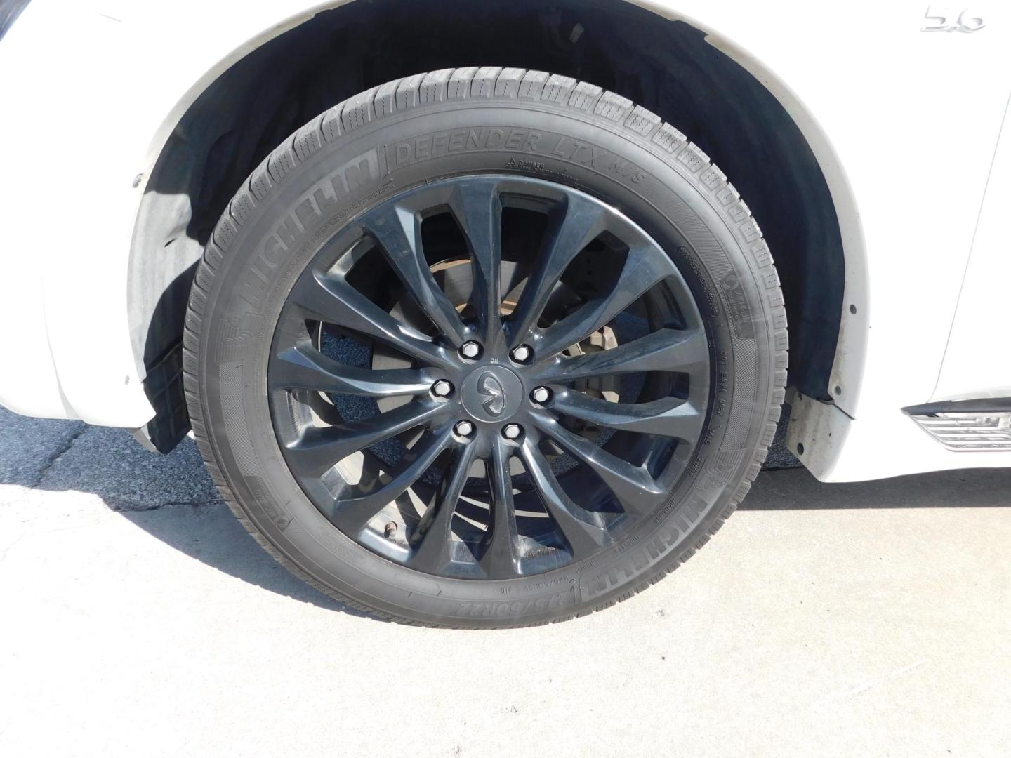 2015 WHITE Infiniti QX80 4WD (JN8AZ2NE3F9) with an 5.6L V8 DOHC 32V engine, 7-Speed Automatic transmission, located at 2121 Burlington St, North Kansas City, MO, 64116, (816) 556-0707, 39.144707, -94.581978 - Photo#1