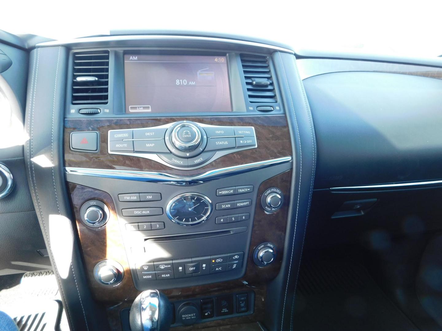 2015 WHITE Infiniti QX80 4WD (JN8AZ2NE3F9) with an 5.6L V8 DOHC 32V engine, 7-Speed Automatic transmission, located at 2121 Burlington St, North Kansas City, MO, 64116, (816) 556-0707, 39.144707, -94.581978 - Photo#4