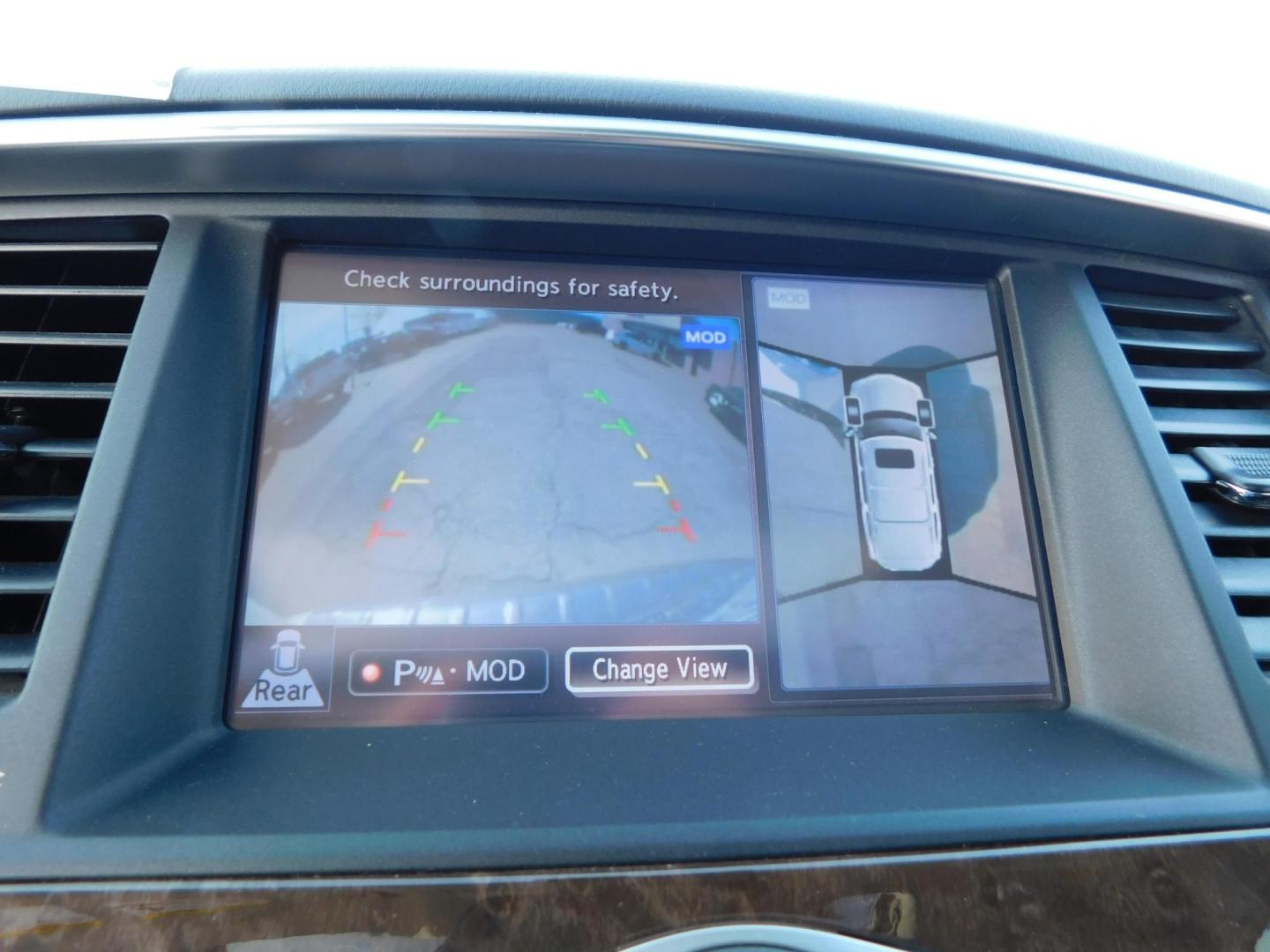 2015 WHITE Infiniti QX80 4WD (JN8AZ2NE3F9) with an 5.6L V8 DOHC 32V engine, 7-Speed Automatic transmission, located at 2121 Burlington St, North Kansas City, MO, 64116, (816) 556-0707, 39.144707, -94.581978 - Photo#6