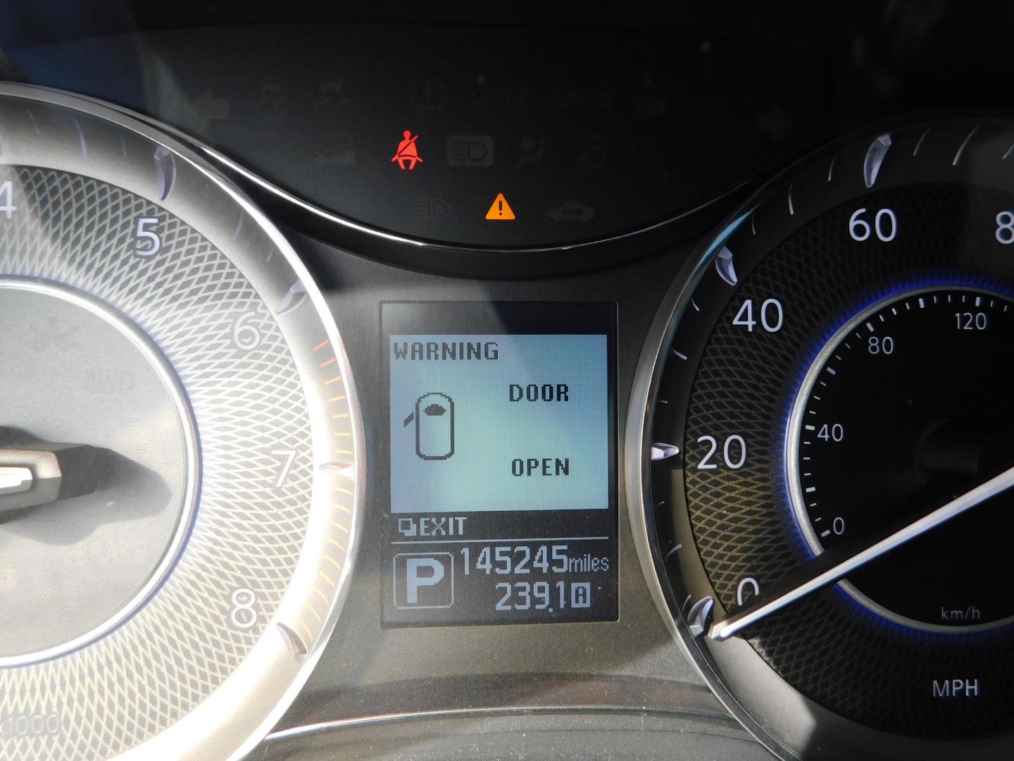 2015 WHITE Infiniti QX80 4WD (JN8AZ2NE3F9) with an 5.6L V8 DOHC 32V engine, 7-Speed Automatic transmission, located at 2121 Burlington St, North Kansas City, MO, 64116, (816) 556-0707, 39.144707, -94.581978 - Photo#7