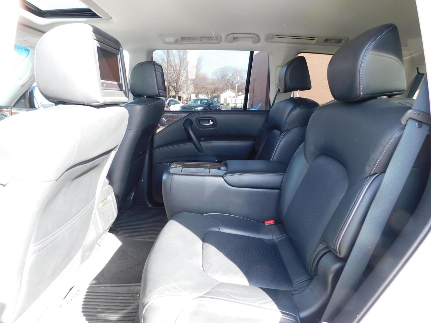 2015 WHITE Infiniti QX80 4WD (JN8AZ2NE3F9) with an 5.6L V8 DOHC 32V engine, 7-Speed Automatic transmission, located at 2121 Burlington St, North Kansas City, MO, 64116, (816) 556-0707, 39.144707, -94.581978 - Photo#8