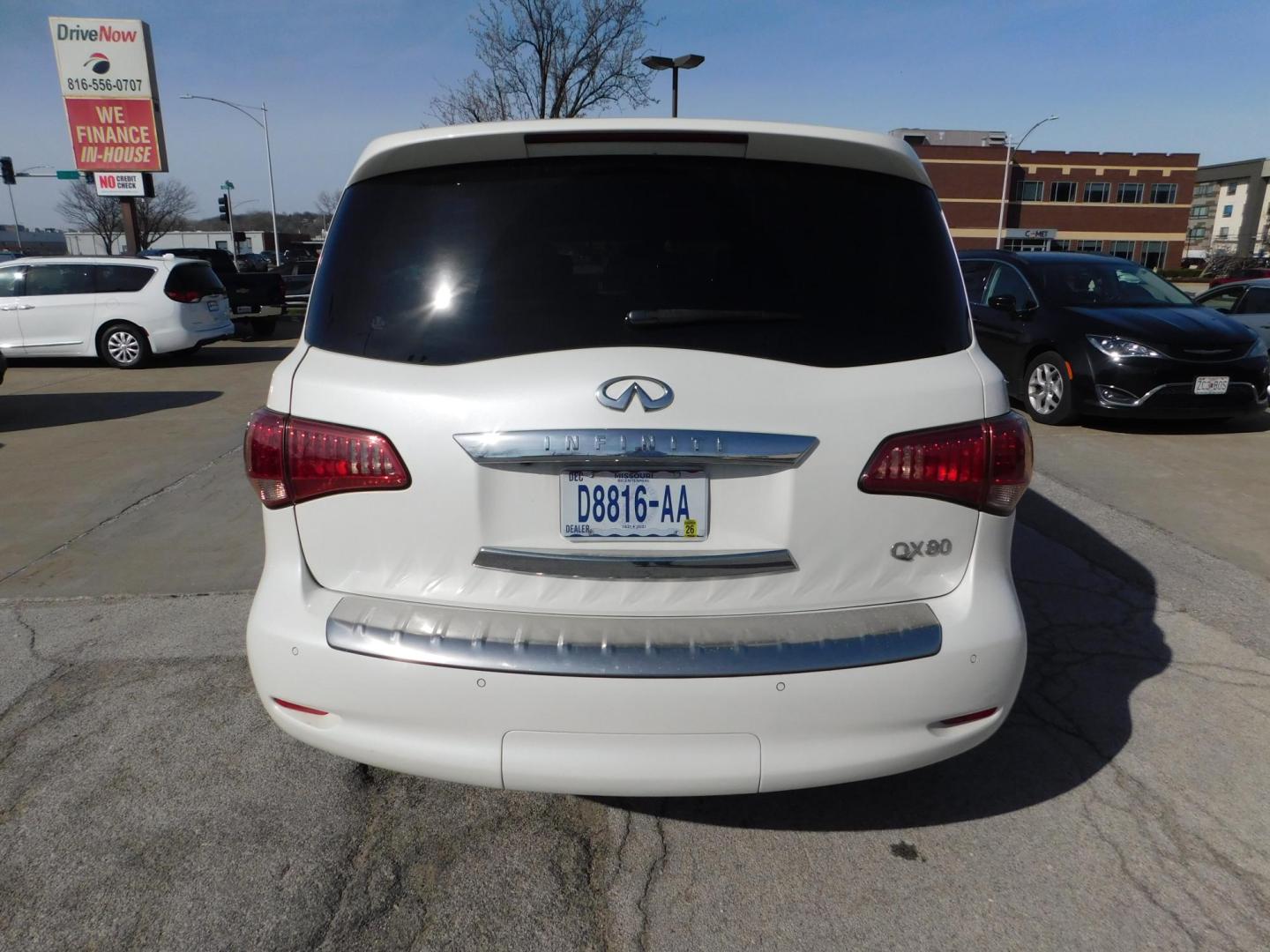 2015 WHITE Infiniti QX80 4WD (JN8AZ2NE3F9) with an 5.6L V8 DOHC 32V engine, 7-Speed Automatic transmission, located at 2121 Burlington St, North Kansas City, MO, 64116, (816) 556-0707, 39.144707, -94.581978 - Photo#11