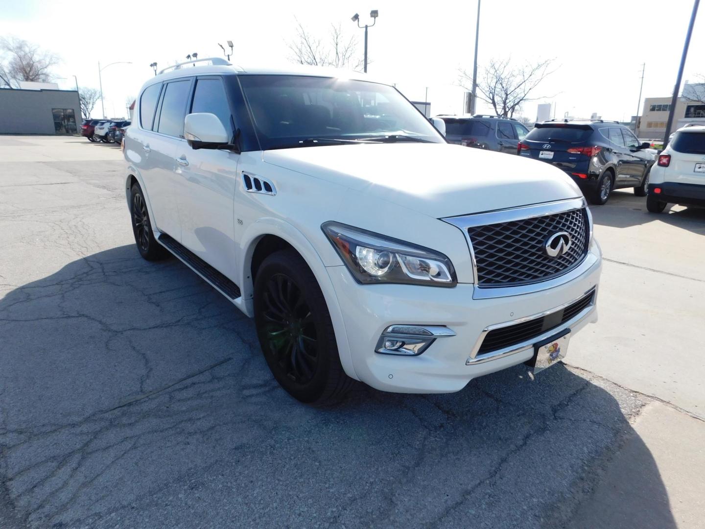 2015 WHITE Infiniti QX80 4WD (JN8AZ2NE3F9) with an 5.6L V8 DOHC 32V engine, 7-Speed Automatic transmission, located at 2121 Burlington St, North Kansas City, MO, 64116, (816) 556-0707, 39.144707, -94.581978 - Photo#12