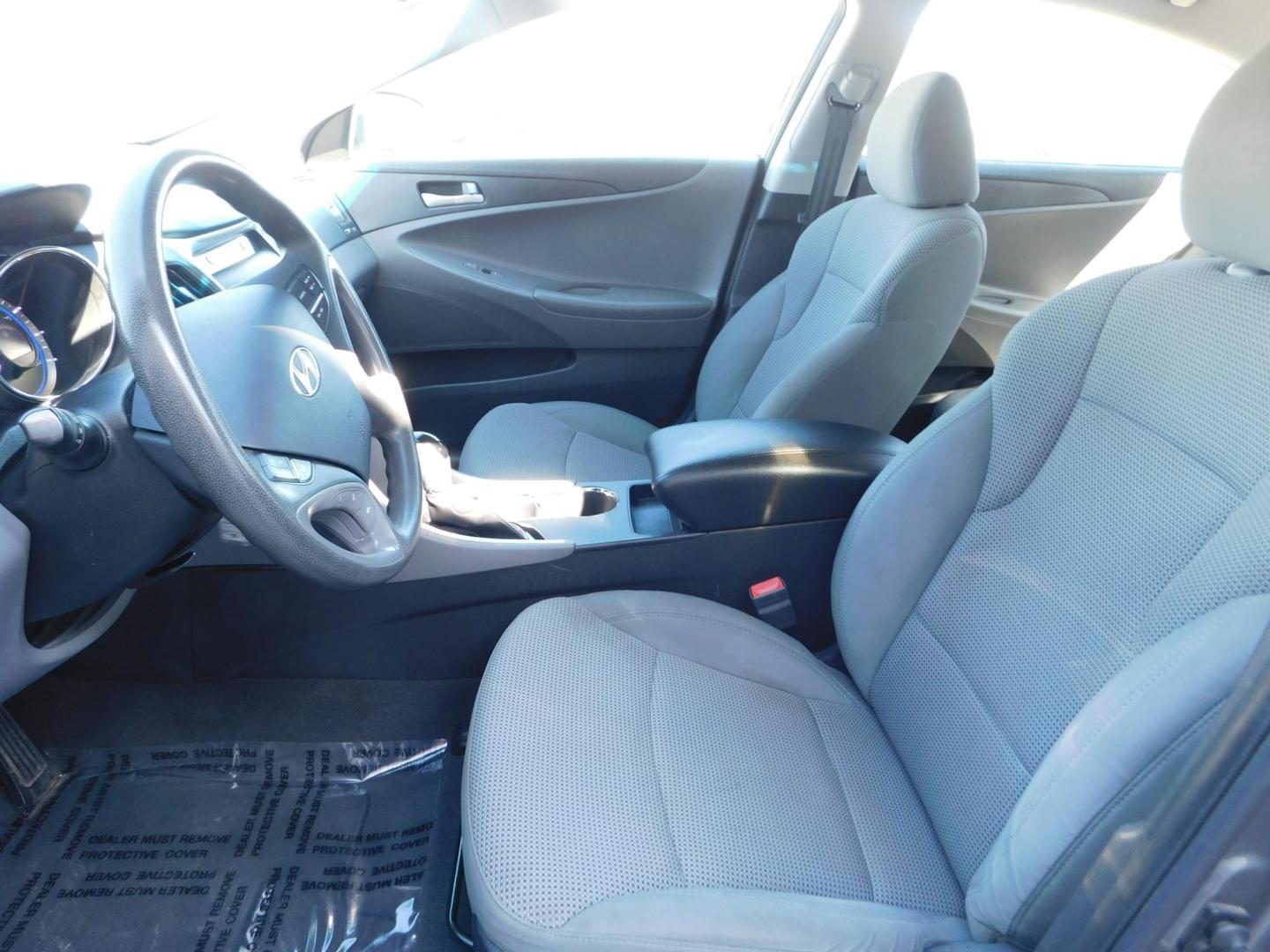 2013 GRAY Hyundai Sonata GLS (5NPEB4AC3DH) with an 2.4L L4 DOHC 16V engine, 6-Speed Automatic transmission, located at 2121 Burlington St, North Kansas City, MO, 64116, (816) 556-0707, 39.144707, -94.581978 - Photo#2