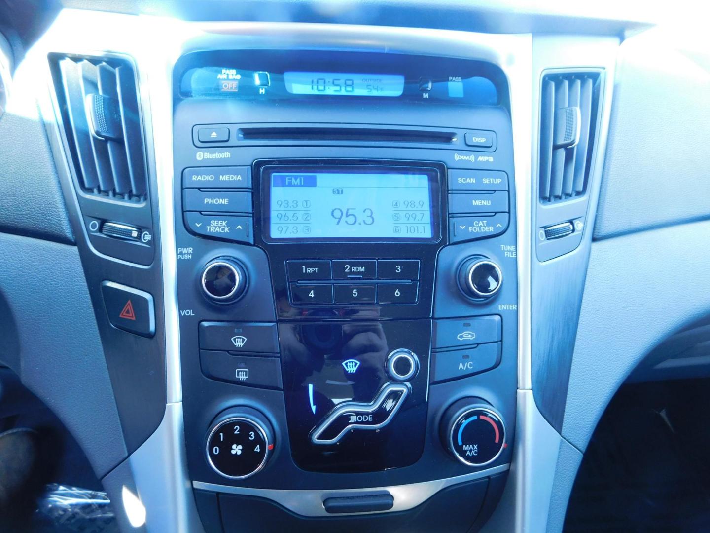 2013 GRAY Hyundai Sonata GLS (5NPEB4AC3DH) with an 2.4L L4 DOHC 16V engine, 6-Speed Automatic transmission, located at 2121 Burlington St, North Kansas City, MO, 64116, (816) 556-0707, 39.144707, -94.581978 - Photo#3