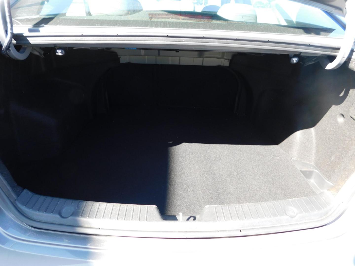 2013 GRAY Hyundai Sonata GLS (5NPEB4AC3DH) with an 2.4L L4 DOHC 16V engine, 6-Speed Automatic transmission, located at 2121 Burlington St, North Kansas City, MO, 64116, (816) 556-0707, 39.144707, -94.581978 - Photo#6