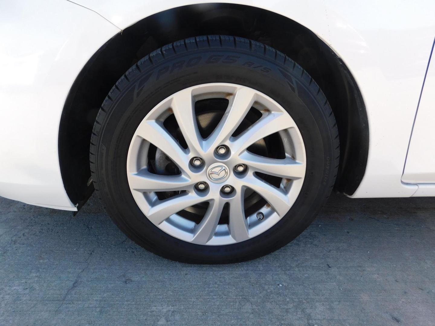 2012 WHITE Mazda MAZDA3 i Touring 4-Door (JM1BL1VF2C1) with an 2.0L L4 DOHC 16V engine, located at 2121 Burlington St, North Kansas City, MO, 64116, (816) 556-0707, 39.144707, -94.581978 - Photo#1