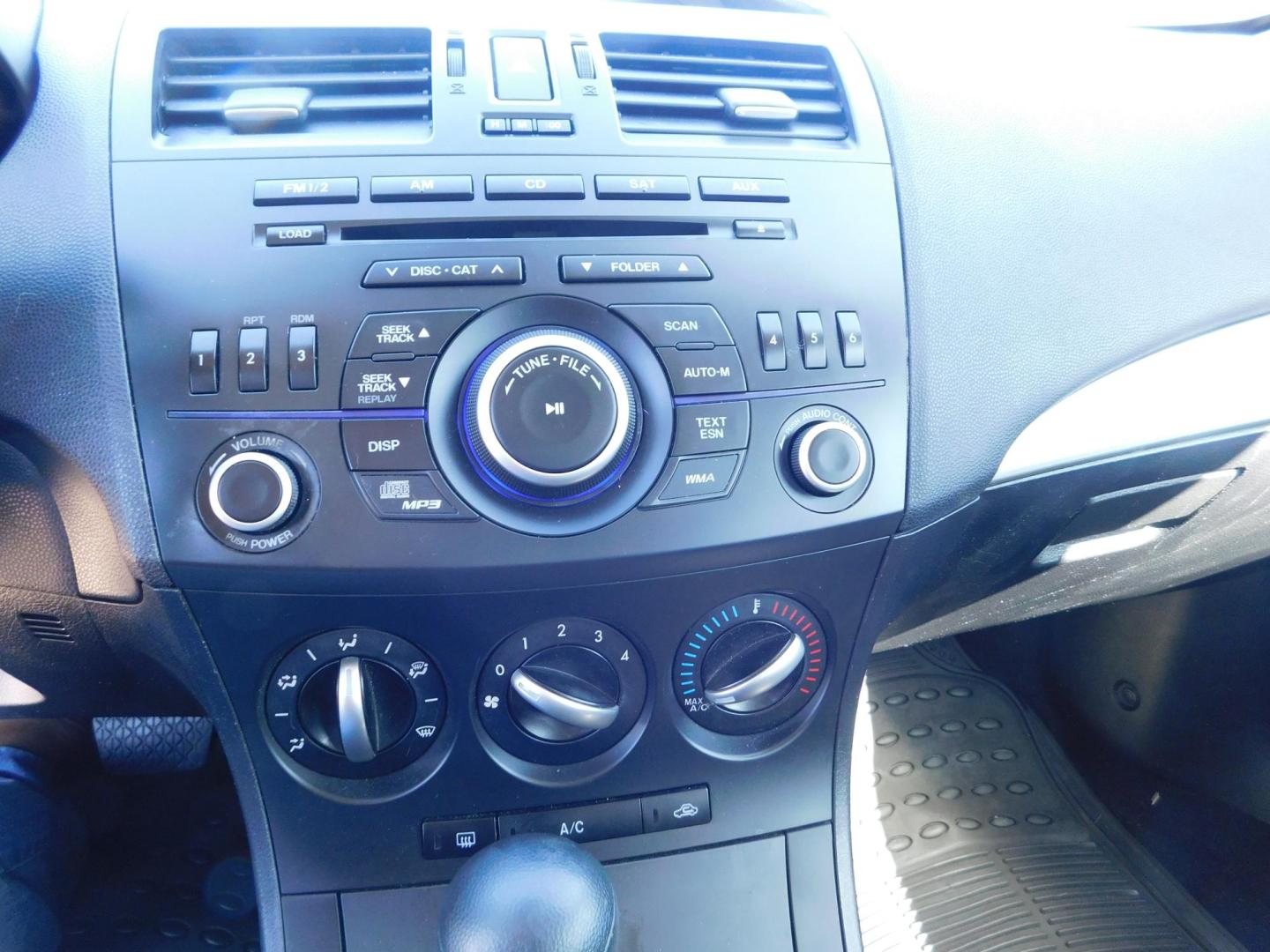 2012 WHITE Mazda MAZDA3 i Touring 4-Door (JM1BL1VF2C1) with an 2.0L L4 DOHC 16V engine, located at 2121 Burlington St, North Kansas City, MO, 64116, (816) 556-0707, 39.144707, -94.581978 - Photo#3