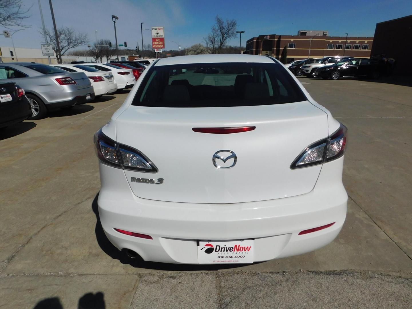 2012 WHITE Mazda MAZDA3 i Touring 4-Door (JM1BL1VF2C1) with an 2.0L L4 DOHC 16V engine, located at 2121 Burlington St, North Kansas City, MO, 64116, (816) 556-0707, 39.144707, -94.581978 - Photo#8