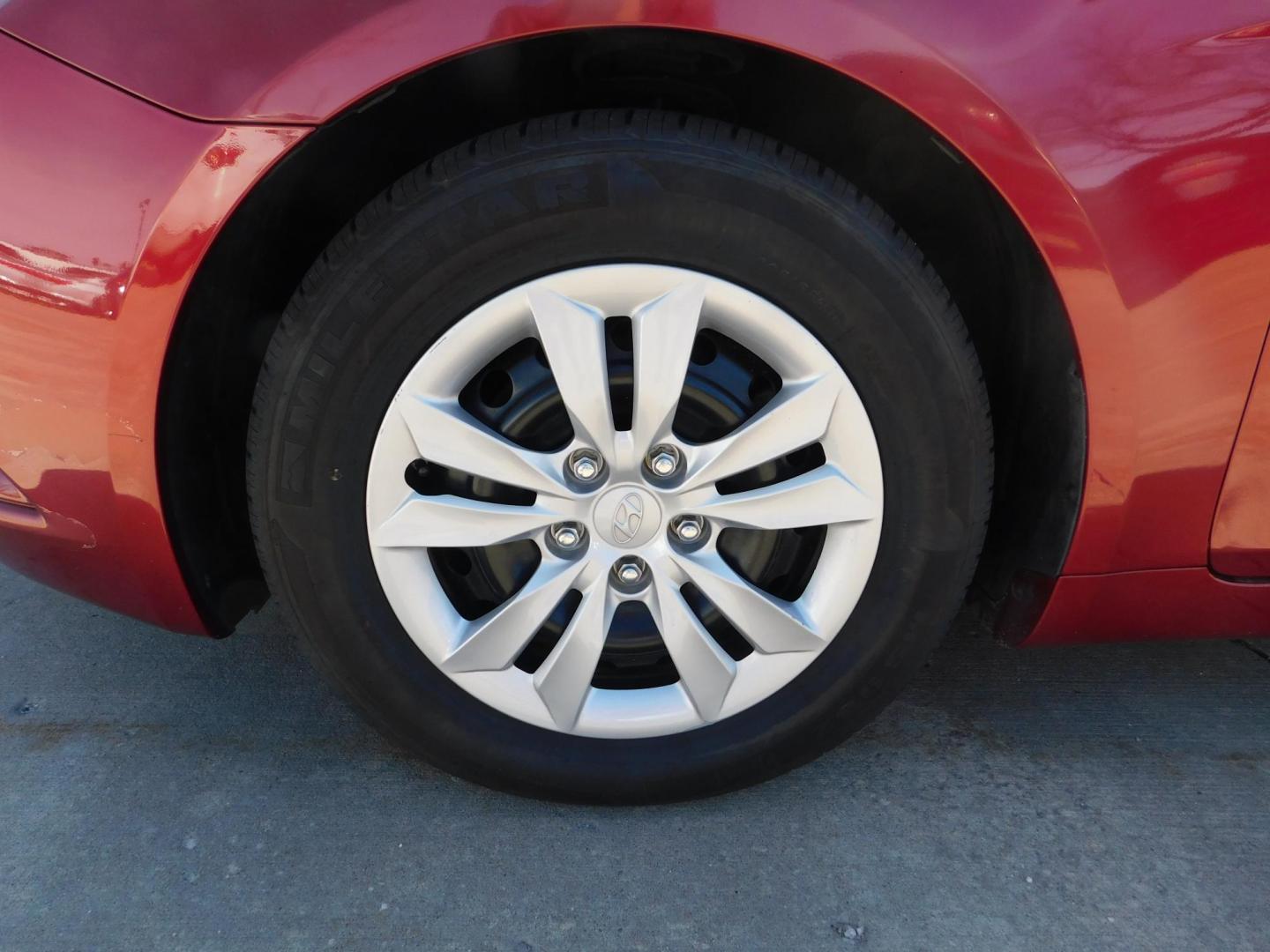 2013 BURGUNDY Hyundai Sonata GLS (5NPEB4AC1DH) with an 2.4L L4 DOHC 16V engine, 6-Speed Automatic transmission, located at 2121 Burlington St, North Kansas City, MO, 64116, (816) 556-0707, 39.144707, -94.581978 - Photo#1