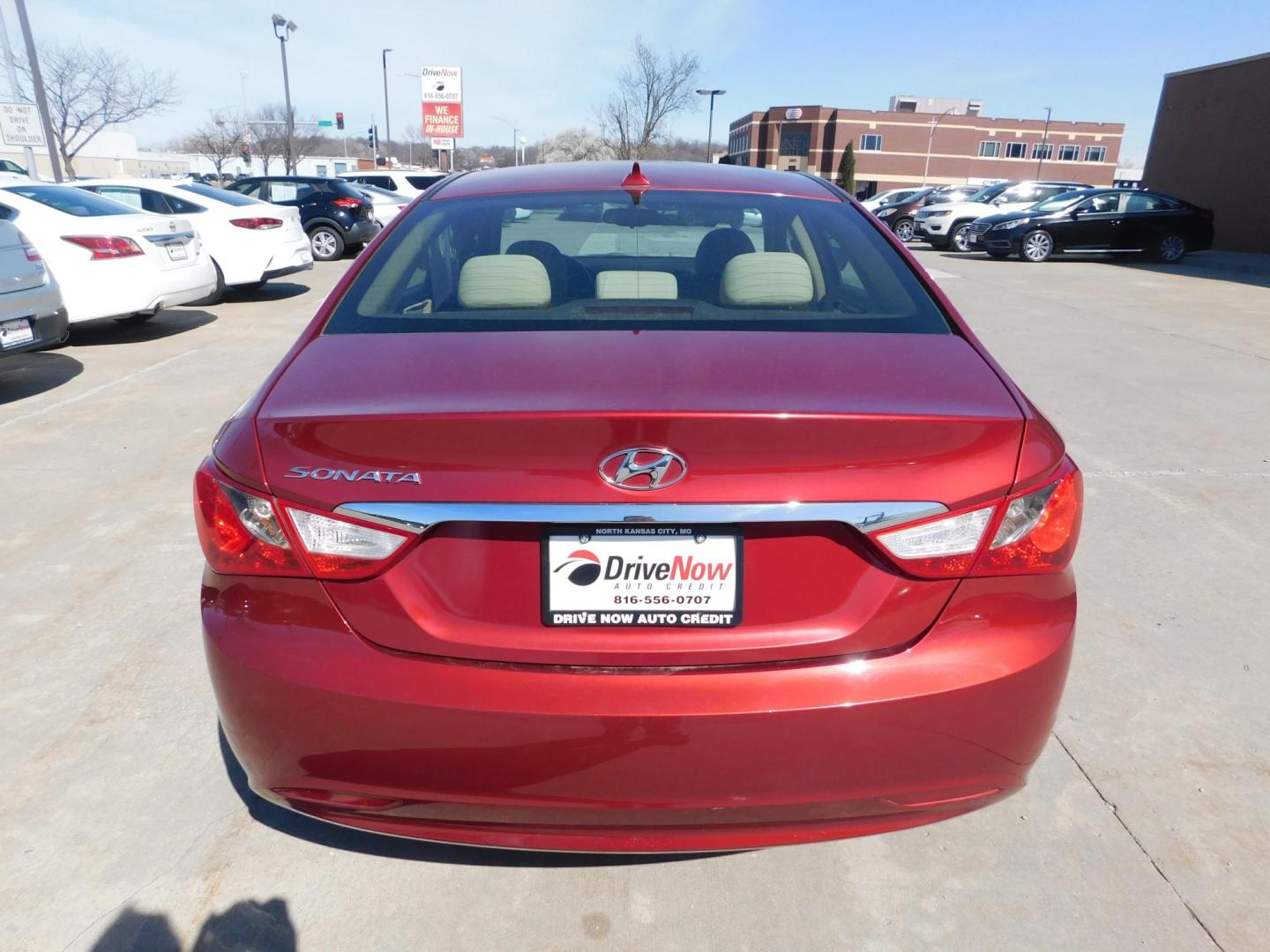 2013 BURGUNDY Hyundai Sonata GLS (5NPEB4AC1DH) with an 2.4L L4 DOHC 16V engine, 6-Speed Automatic transmission, located at 2121 Burlington St, North Kansas City, MO, 64116, (816) 556-0707, 39.144707, -94.581978 - Photo#7