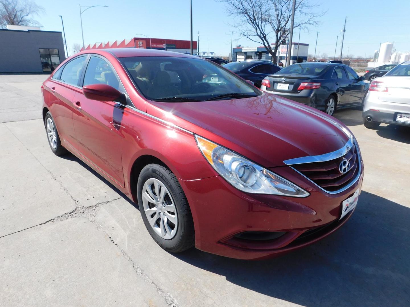 2013 BURGUNDY Hyundai Sonata GLS (5NPEB4AC1DH) with an 2.4L L4 DOHC 16V engine, 6-Speed Automatic transmission, located at 2121 Burlington St, North Kansas City, MO, 64116, (816) 556-0707, 39.144707, -94.581978 - Photo#8