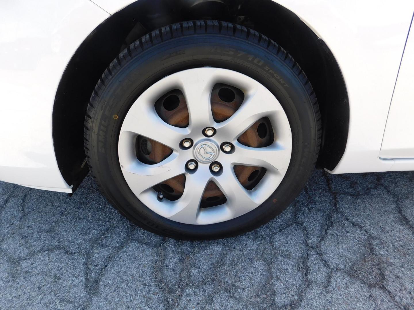 2013 WHITE Mazda MAZDA3 i SV MT 4-Door (JM1BL1TF9D1) with an 2.0L L4 DOHC 16V engine, 5-Speed Manual transmission, located at 2121 Burlington St, North Kansas City, MO, 64116, (816) 556-0707, 39.144707, -94.581978 - Photo#1