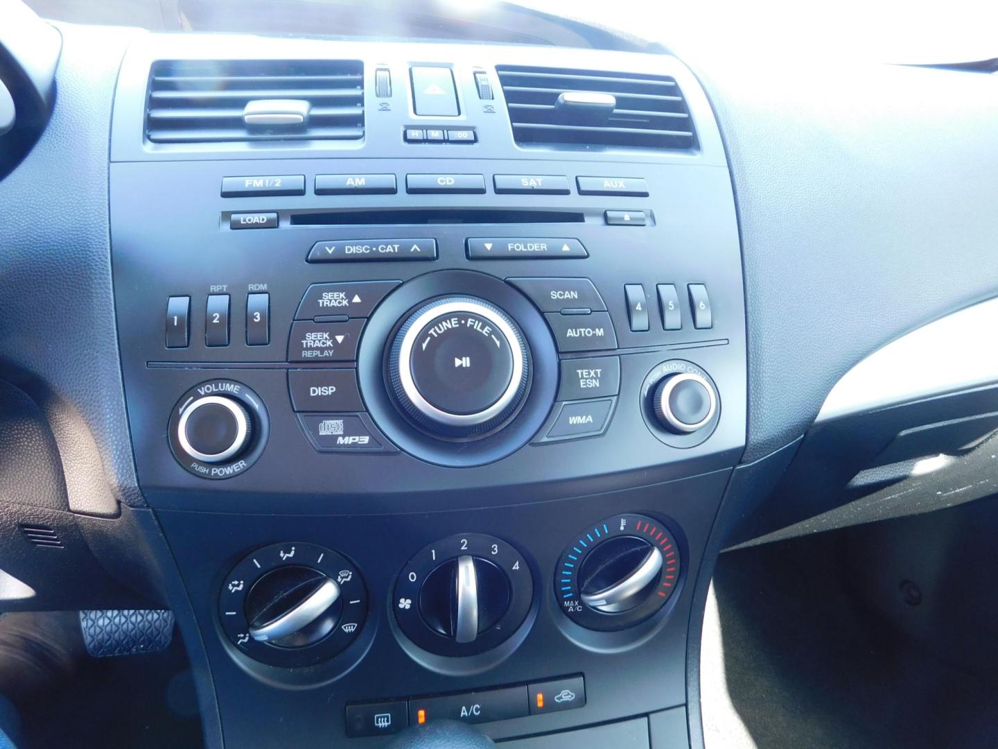 2013 WHITE Mazda MAZDA3 i SV MT 4-Door (JM1BL1TF9D1) with an 2.0L L4 DOHC 16V engine, 5-Speed Manual transmission, located at 2121 Burlington St, North Kansas City, MO, 64116, (816) 556-0707, 39.144707, -94.581978 - Photo#3