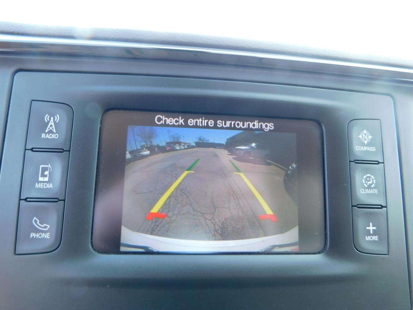 2017 WHITE Chrysler Pacifica Touring (2C4RC1BG5HR) with an 3.6L V6 DOHC 24V engine, 6A transmission, located at 2121 Burlington St, North Kansas City, MO, 64116, (816) 556-0707, 39.144707, -94.581978 - Photo#4