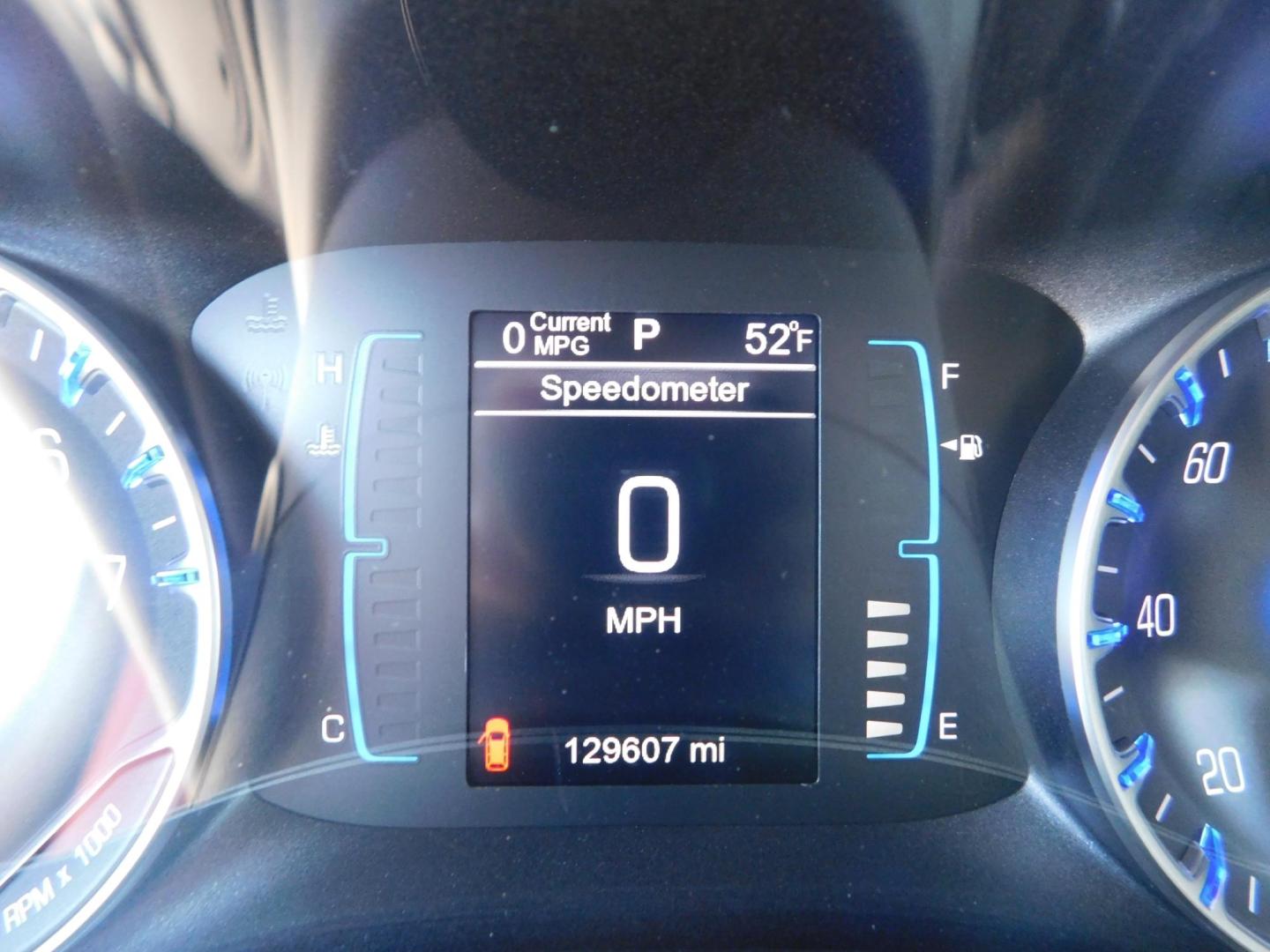 2017 WHITE Chrysler Pacifica Touring (2C4RC1BG5HR) with an 3.6L V6 DOHC 24V engine, 6A transmission, located at 2121 Burlington St, North Kansas City, MO, 64116, (816) 556-0707, 39.144707, -94.581978 - Photo#5