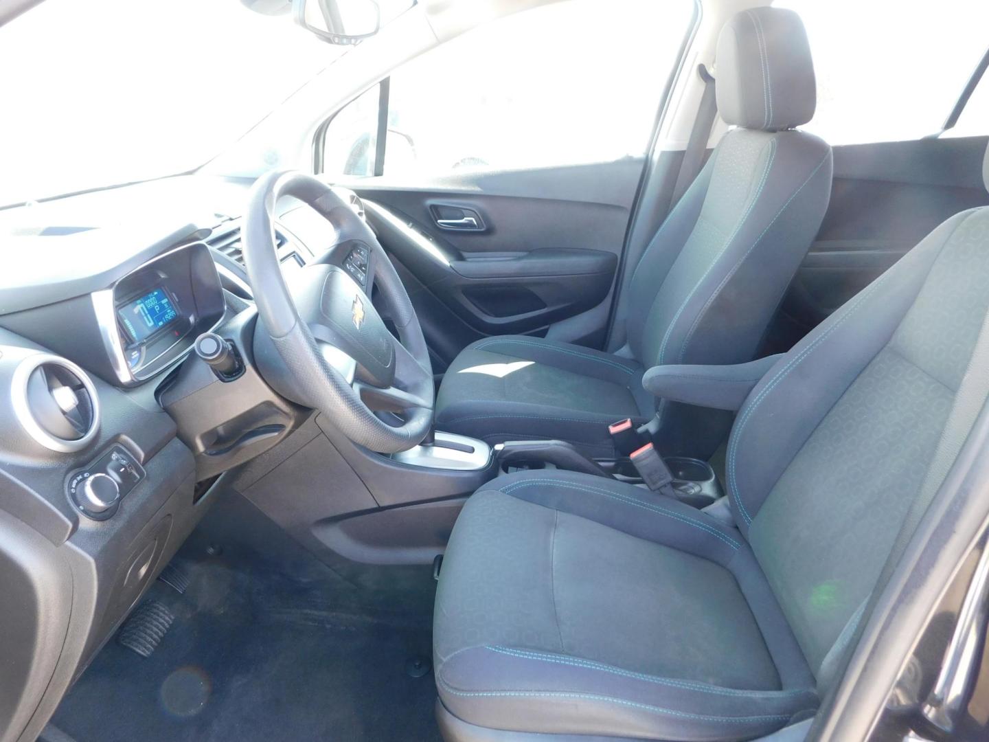 2015 BLACK Chevrolet Trax LS FWD (3GNCJKSB4FL) with an 1.4L L4 DOHC 16V FFV engine, located at 2121 Burlington St, North Kansas City, MO, 64116, (816) 556-0707, 39.144707, -94.581978 - Photo#2