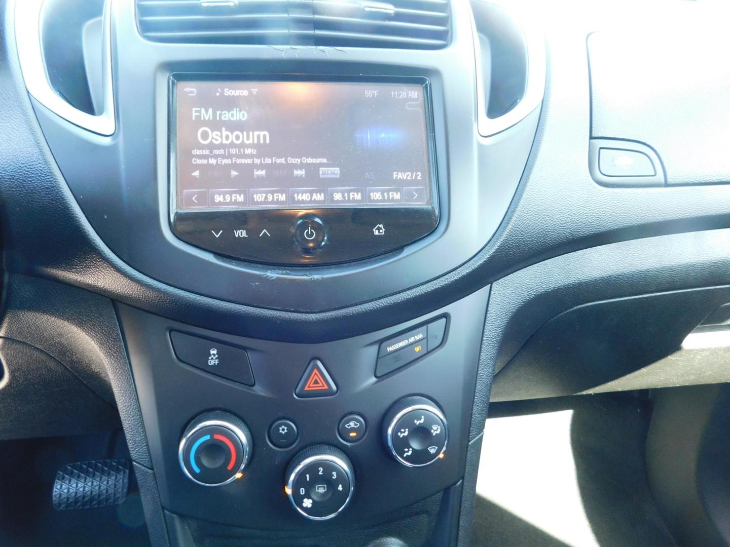 2015 BLACK Chevrolet Trax LS FWD (3GNCJKSB4FL) with an 1.4L L4 DOHC 16V FFV engine, located at 2121 Burlington St, North Kansas City, MO, 64116, (816) 556-0707, 39.144707, -94.581978 - Photo#3