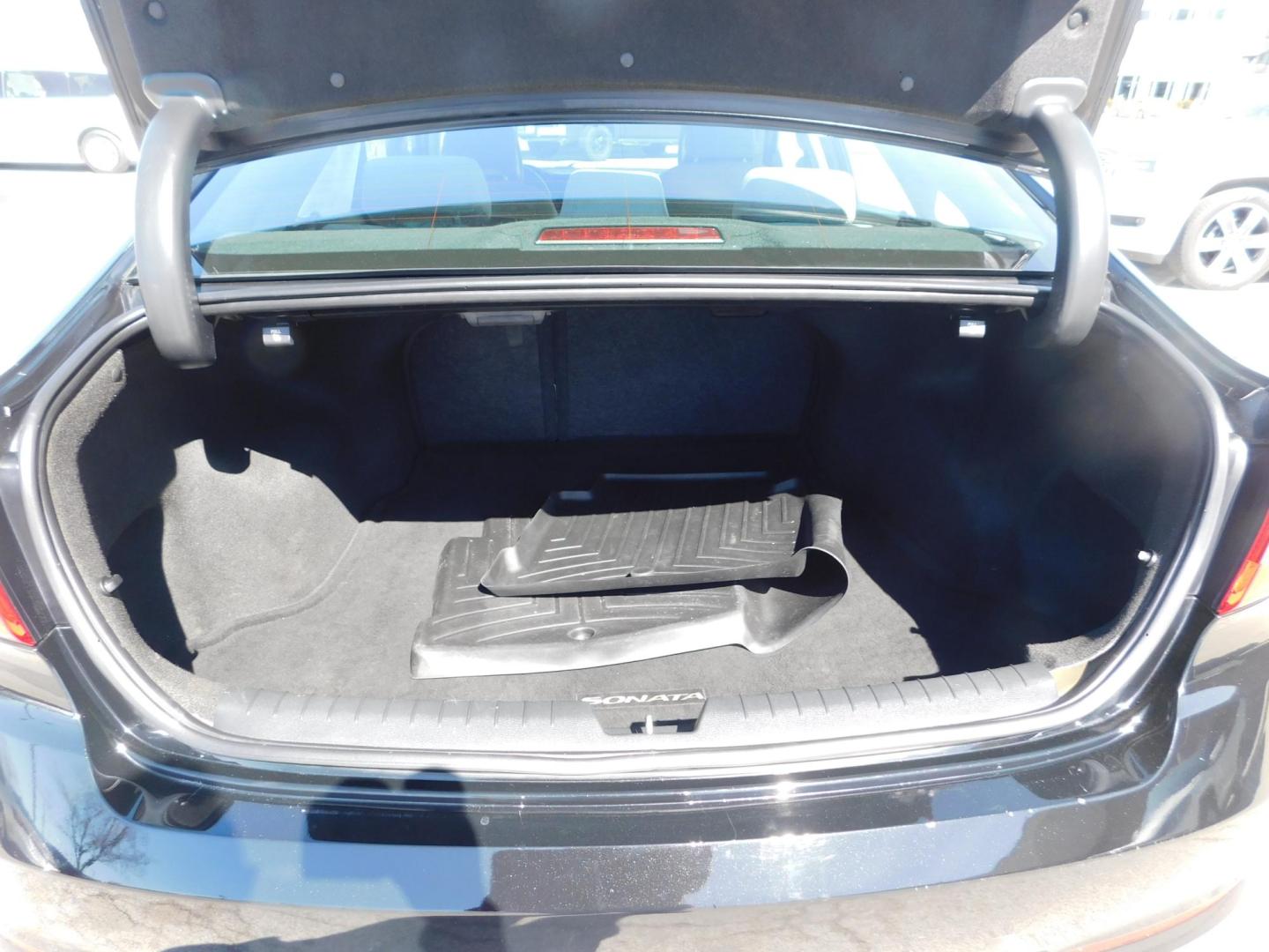 2017 BLACK Hyundai Sonata Sport (5NPE34AF6HH) with an 2.4L L4 DOHC 16V engine, 6A transmission, located at 2121 Burlington St, North Kansas City, MO, 64116, (816) 556-0707, 39.144707, -94.581978 - Photo#6