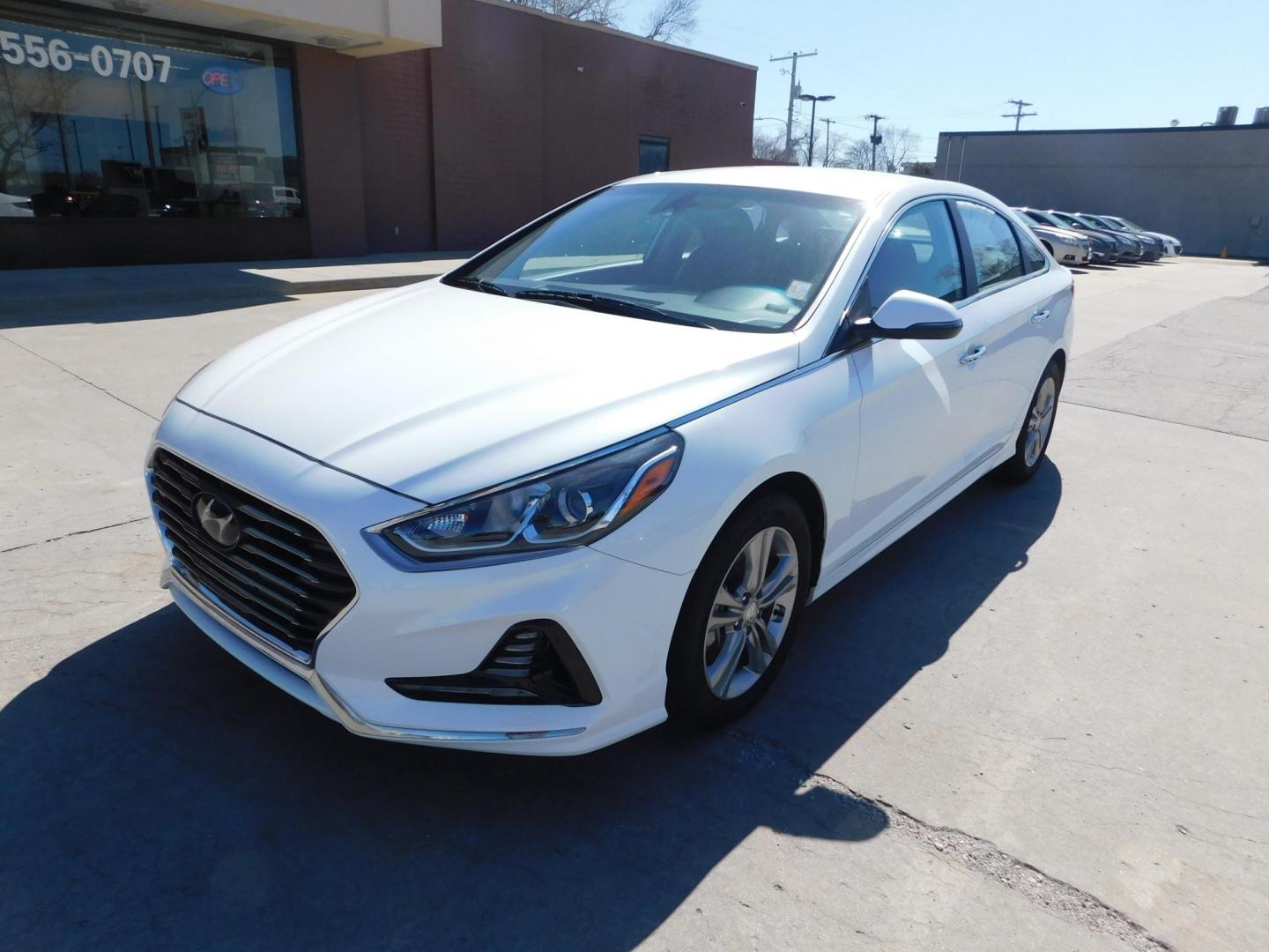 2018 WHITE Hyundai Sonata Sport (5NPE34AF0JH) with an 2.4L L4 DOHC 16V engine, 6A transmission, located at 2121 Burlington St, North Kansas City, MO, 64116, (816) 556-0707, 39.144707, -94.581978 - Photo#0