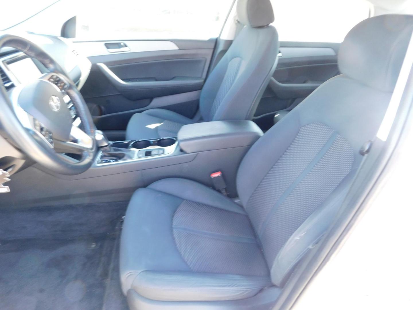 2018 WHITE Hyundai Sonata Sport (5NPE34AF0JH) with an 2.4L L4 DOHC 16V engine, 6A transmission, located at 2121 Burlington St, North Kansas City, MO, 64116, (816) 556-0707, 39.144707, -94.581978 - Photo#2